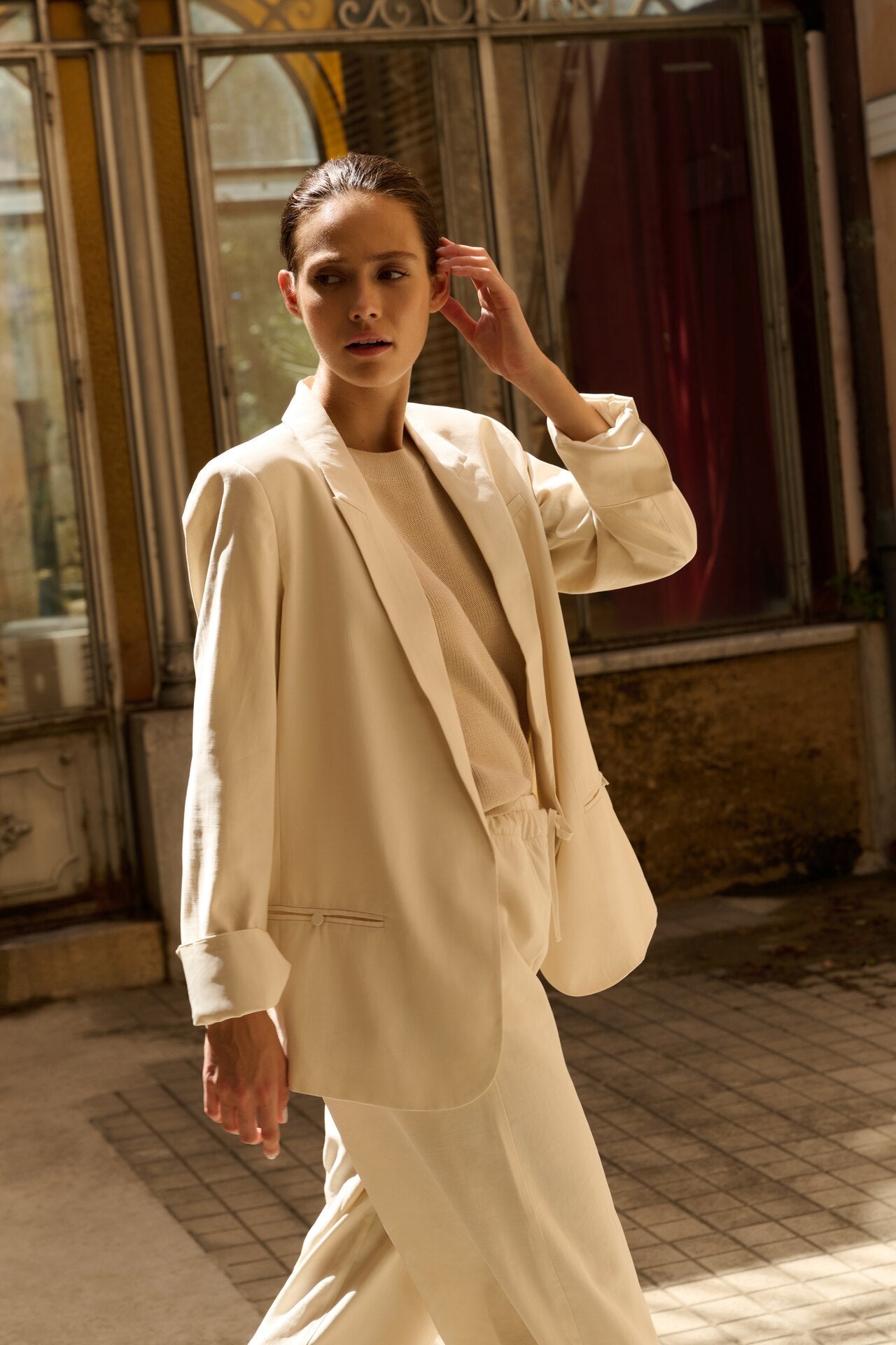 Timeless & trendy: how to style a beige blazer