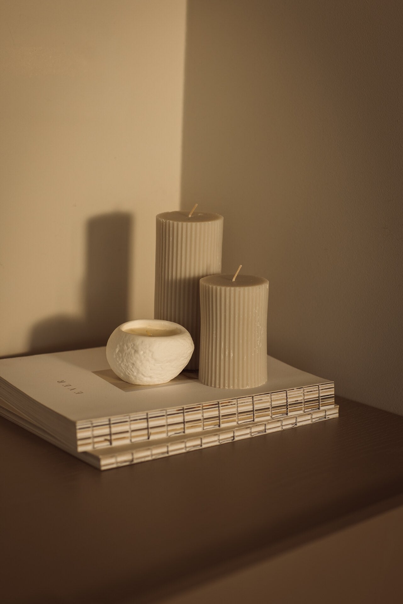Ribbed pillar candle - large - Type: product