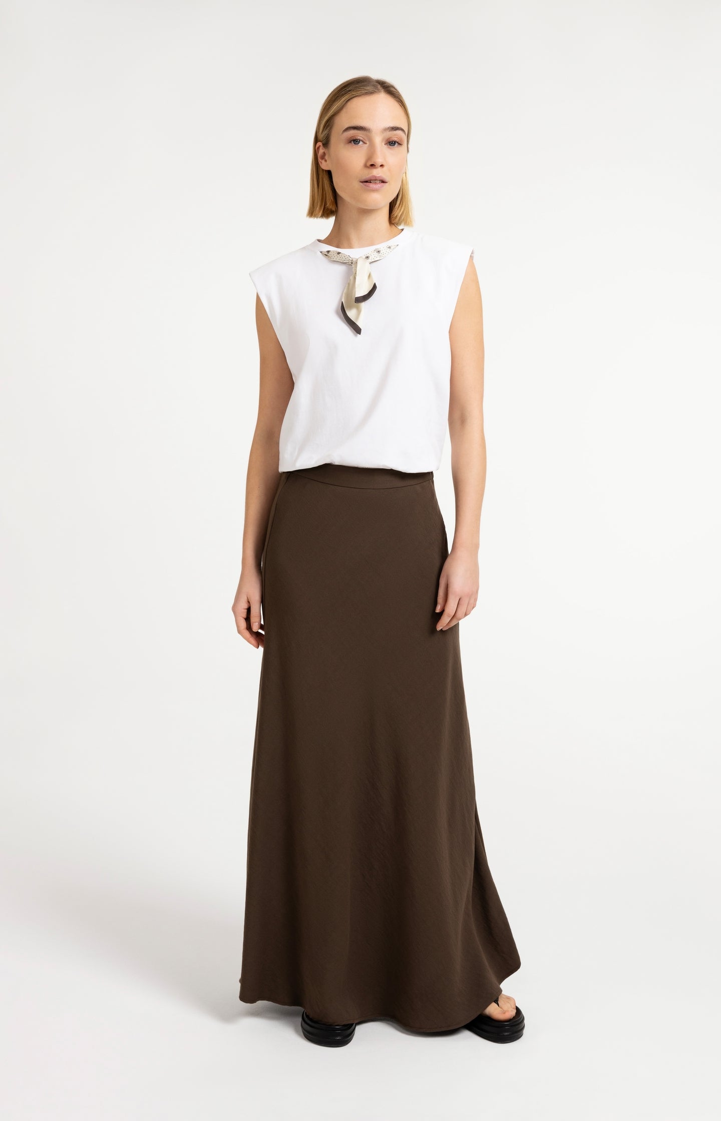 A-line maxi skirt with elastic waistband - Type: video
