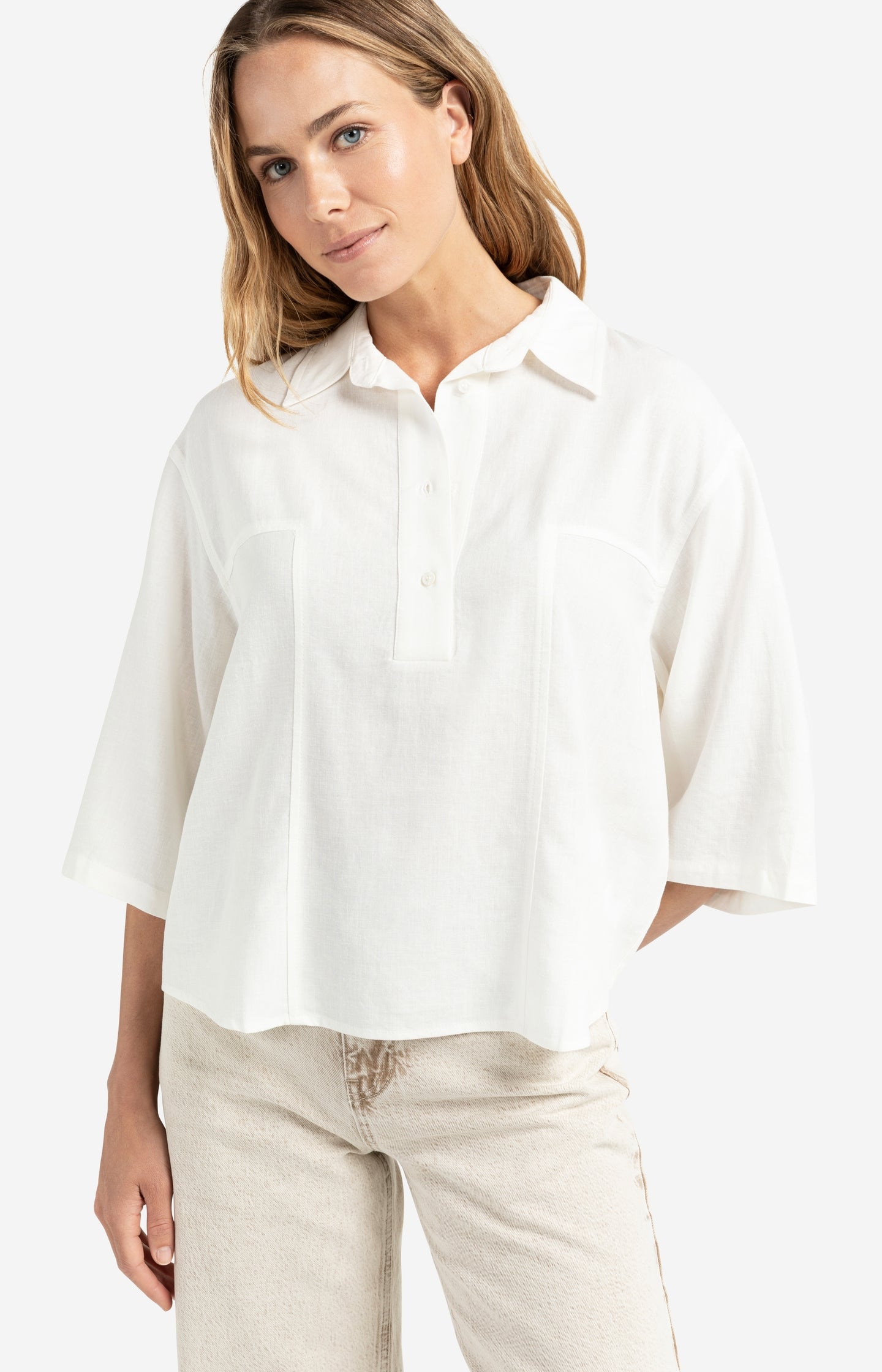 Airy polo top with half sleeves and collar