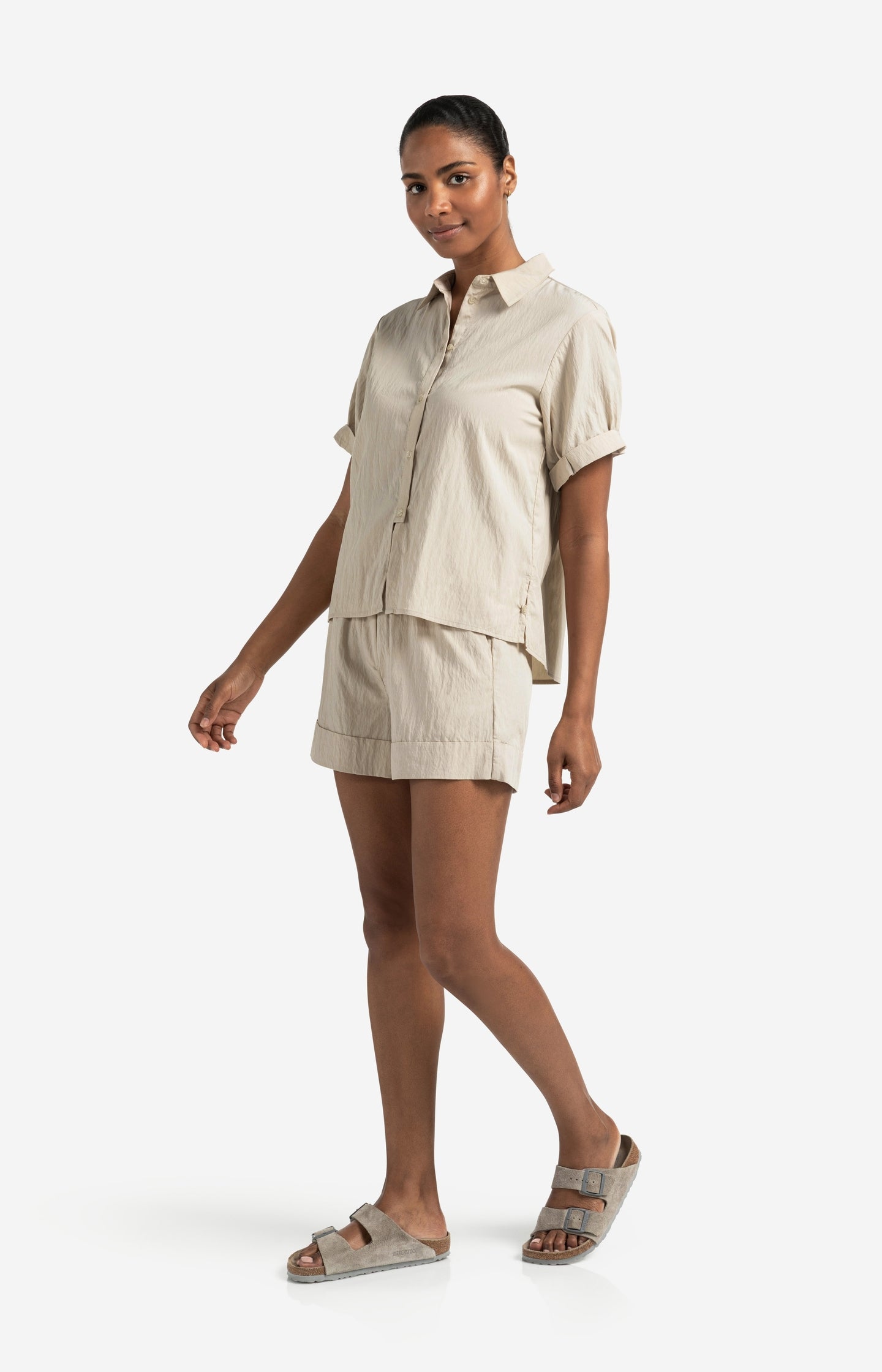 Airy shorts with turn-ups and elastic waistband