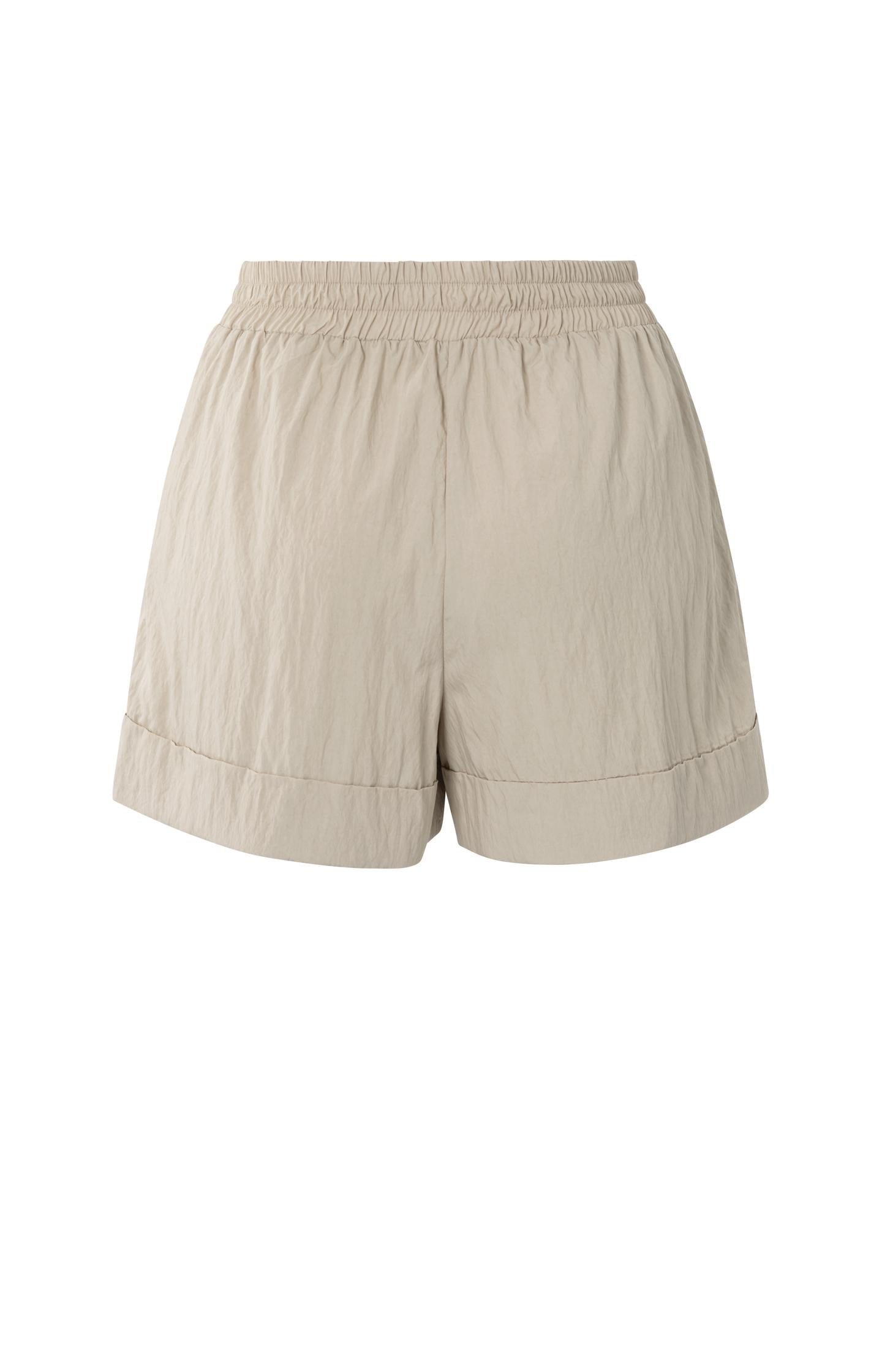 Airy shorts with turn-ups and elastic waistband