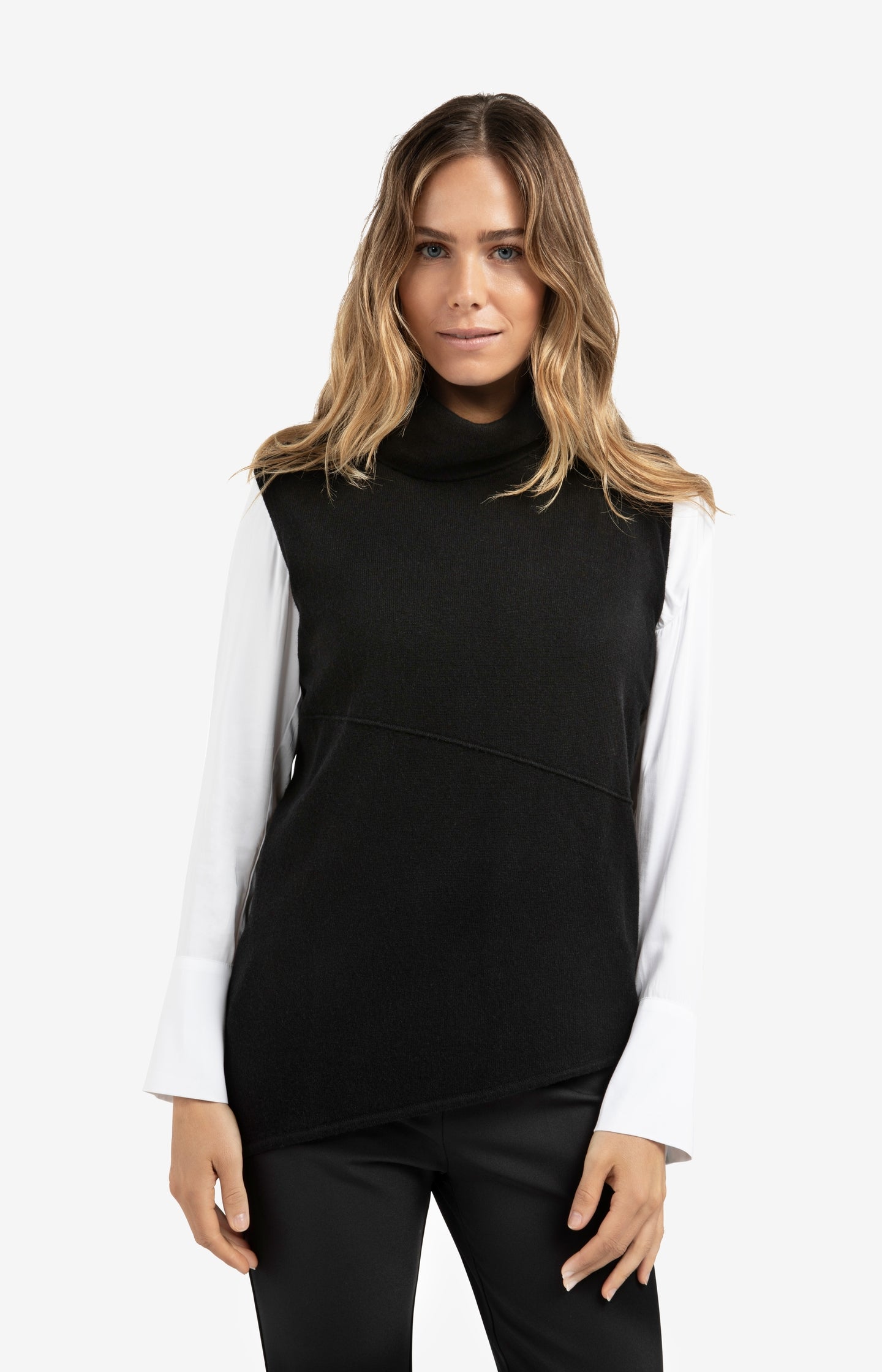 Asymmetric sleeveless sweater with turtleneck and seam