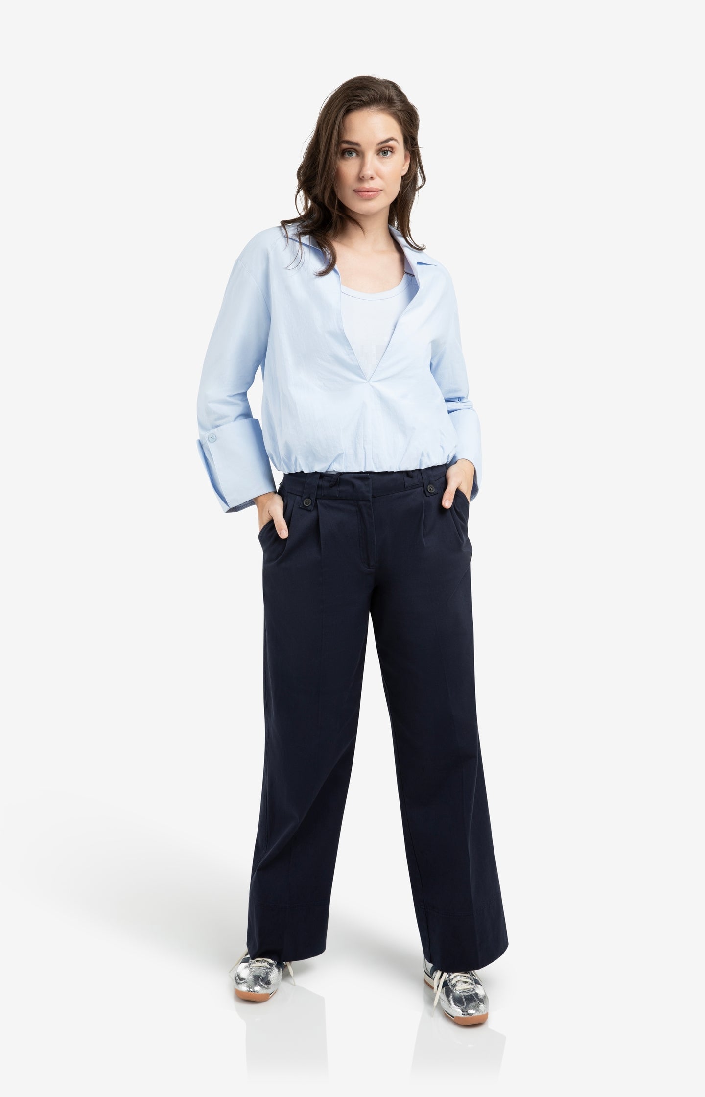 Balloon blouse with deep V-neck - Type: lookbook