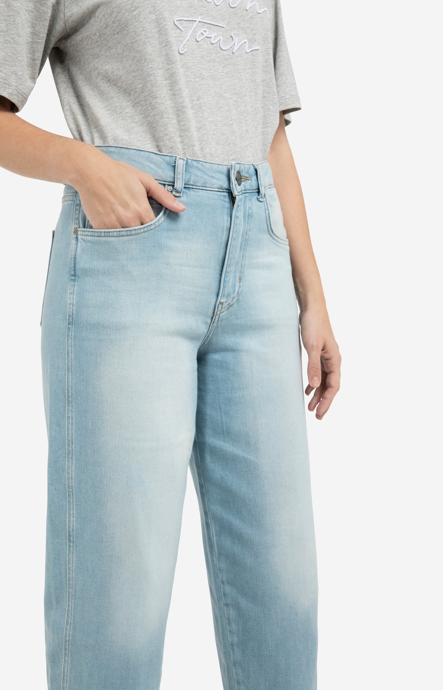 Barrel jeans in light washed denim