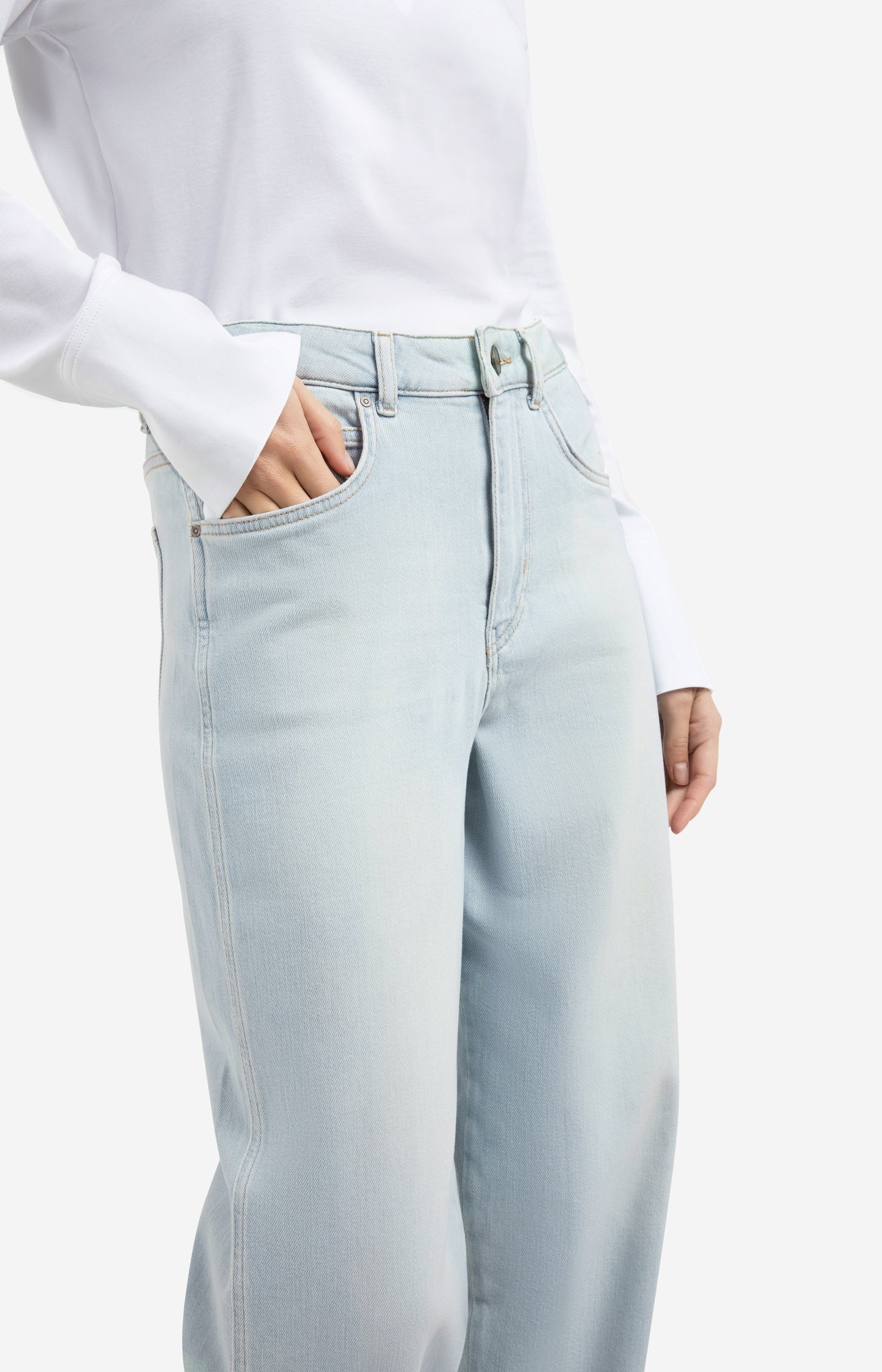 Barrel jeans in light washed denim