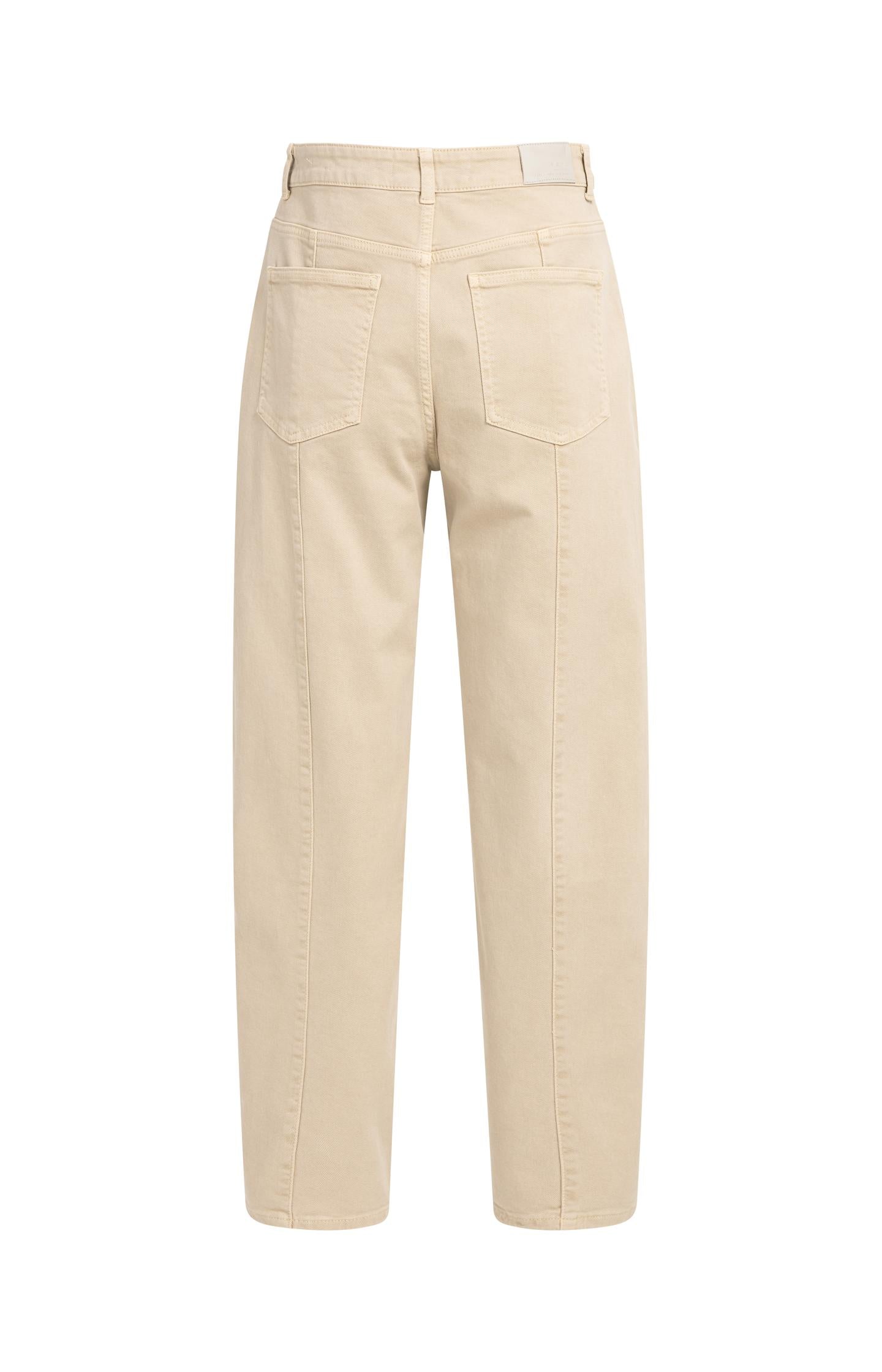 Barrel jeans with visible back seams and soft wash