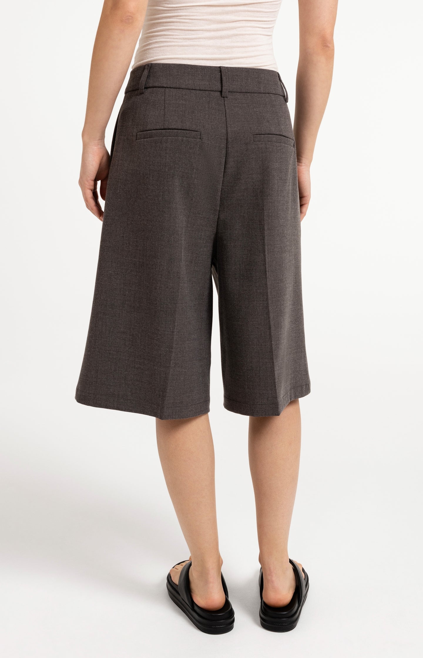 Bermuda shorts with high-waist and pleats