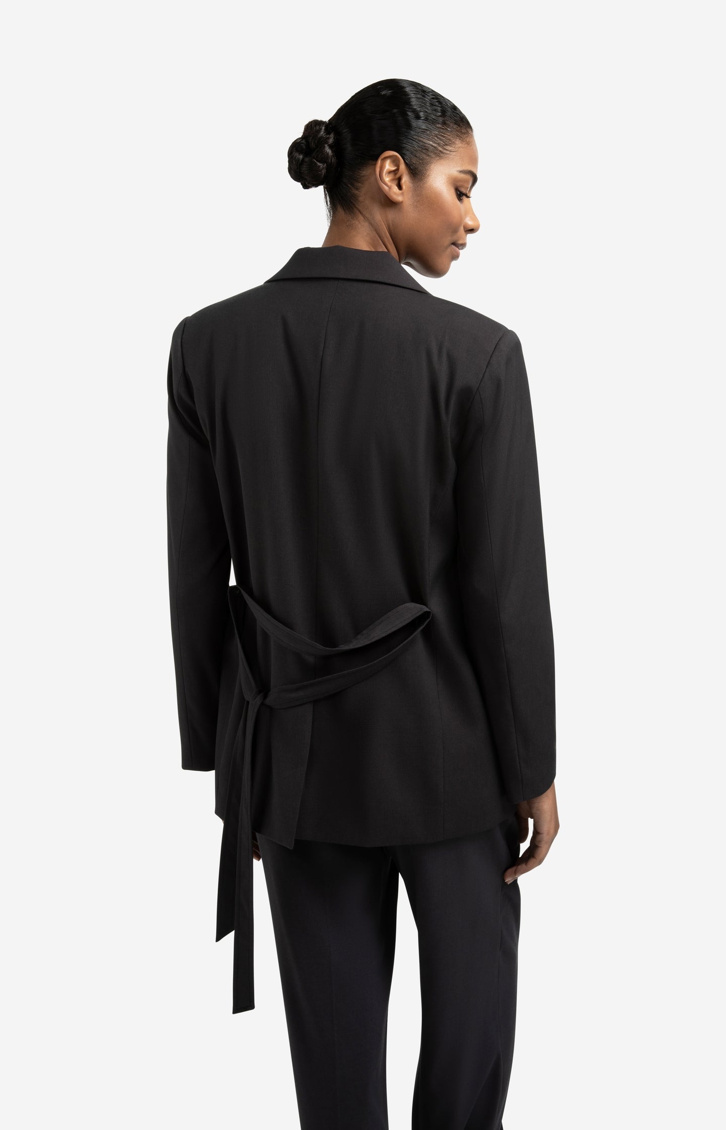 Blazer with belt and double-breasted closure