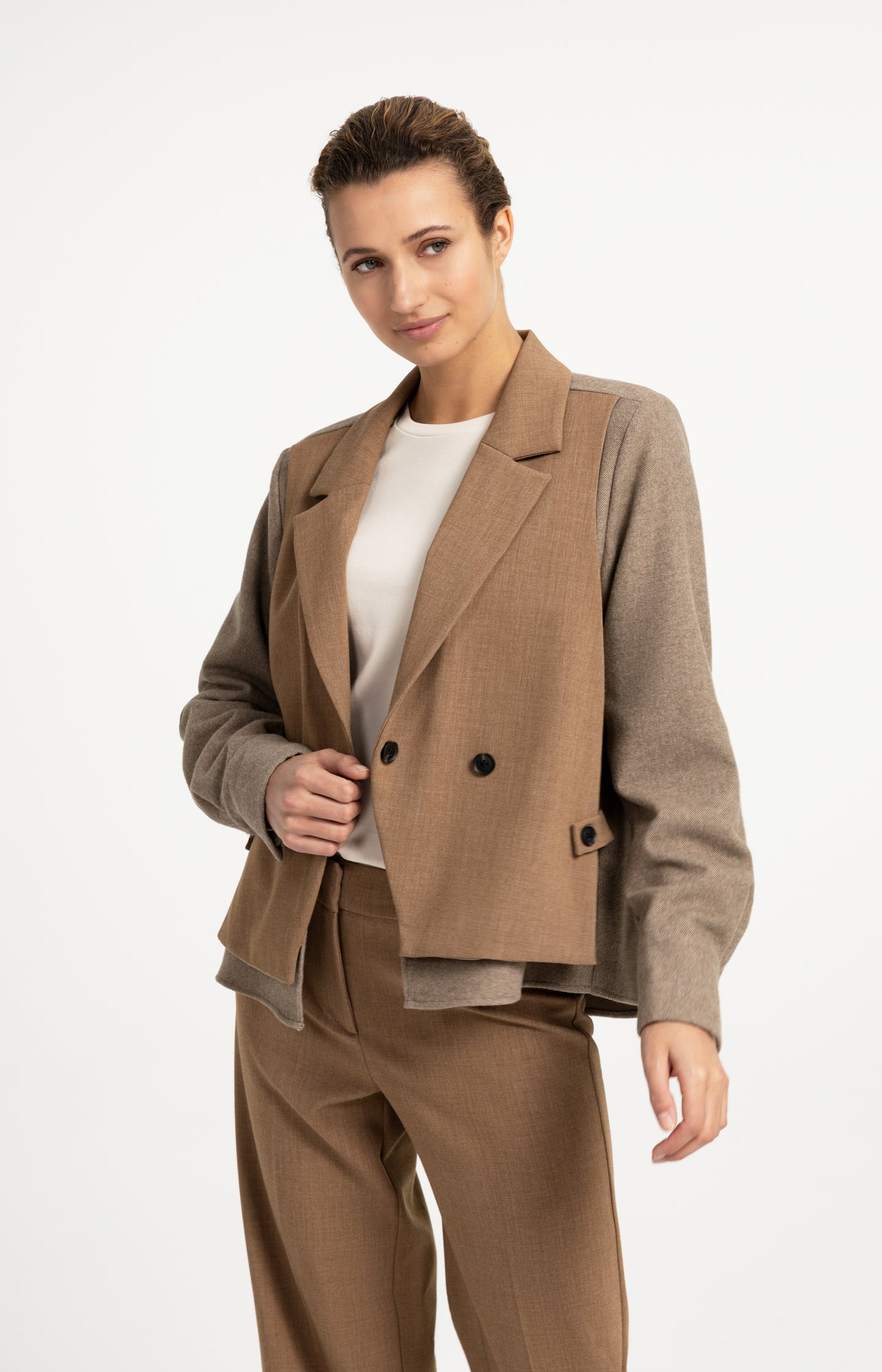 Blazer with contrast fabric and loose fit