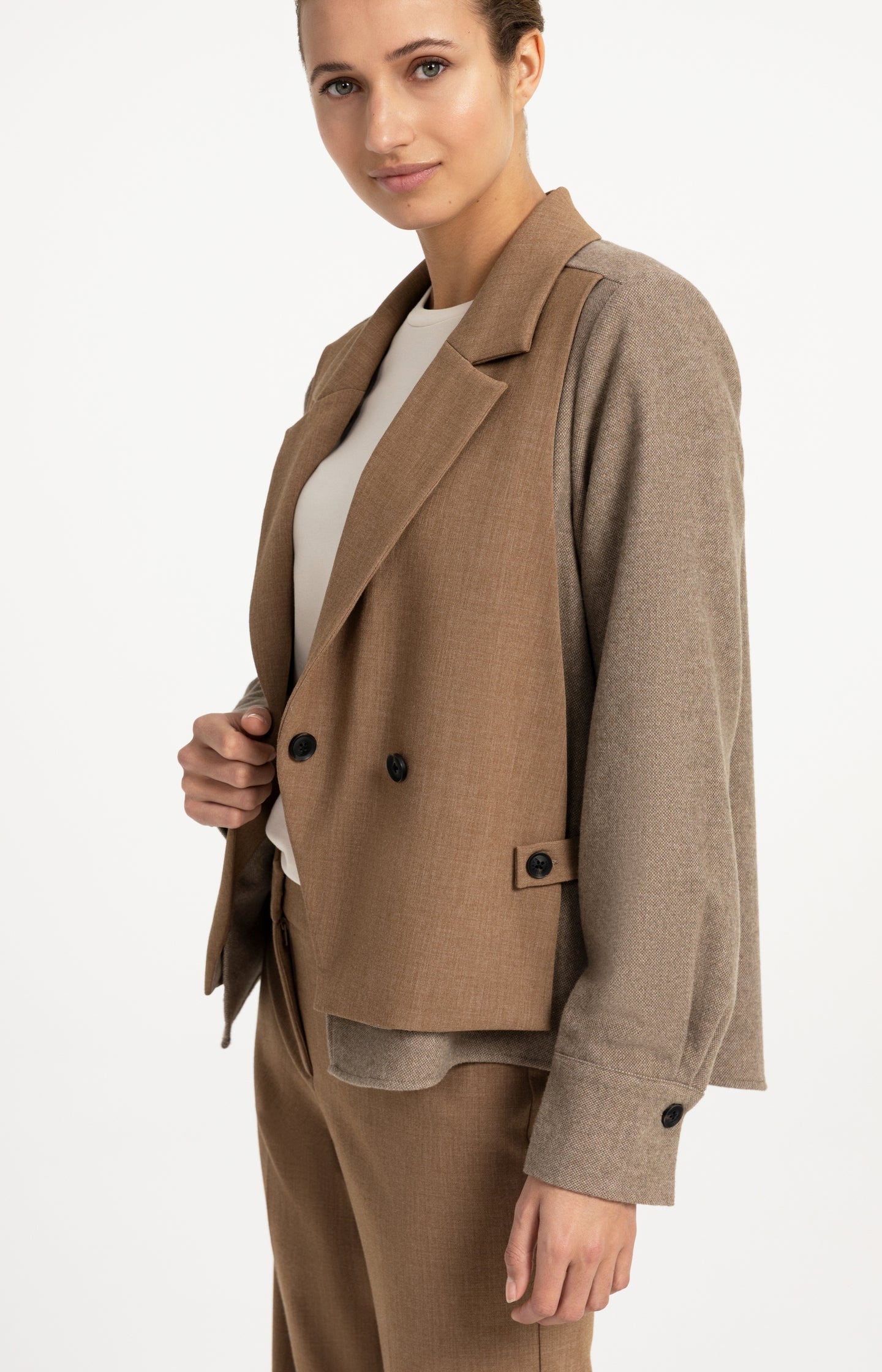 Blazer with contrast fabric and loose fit