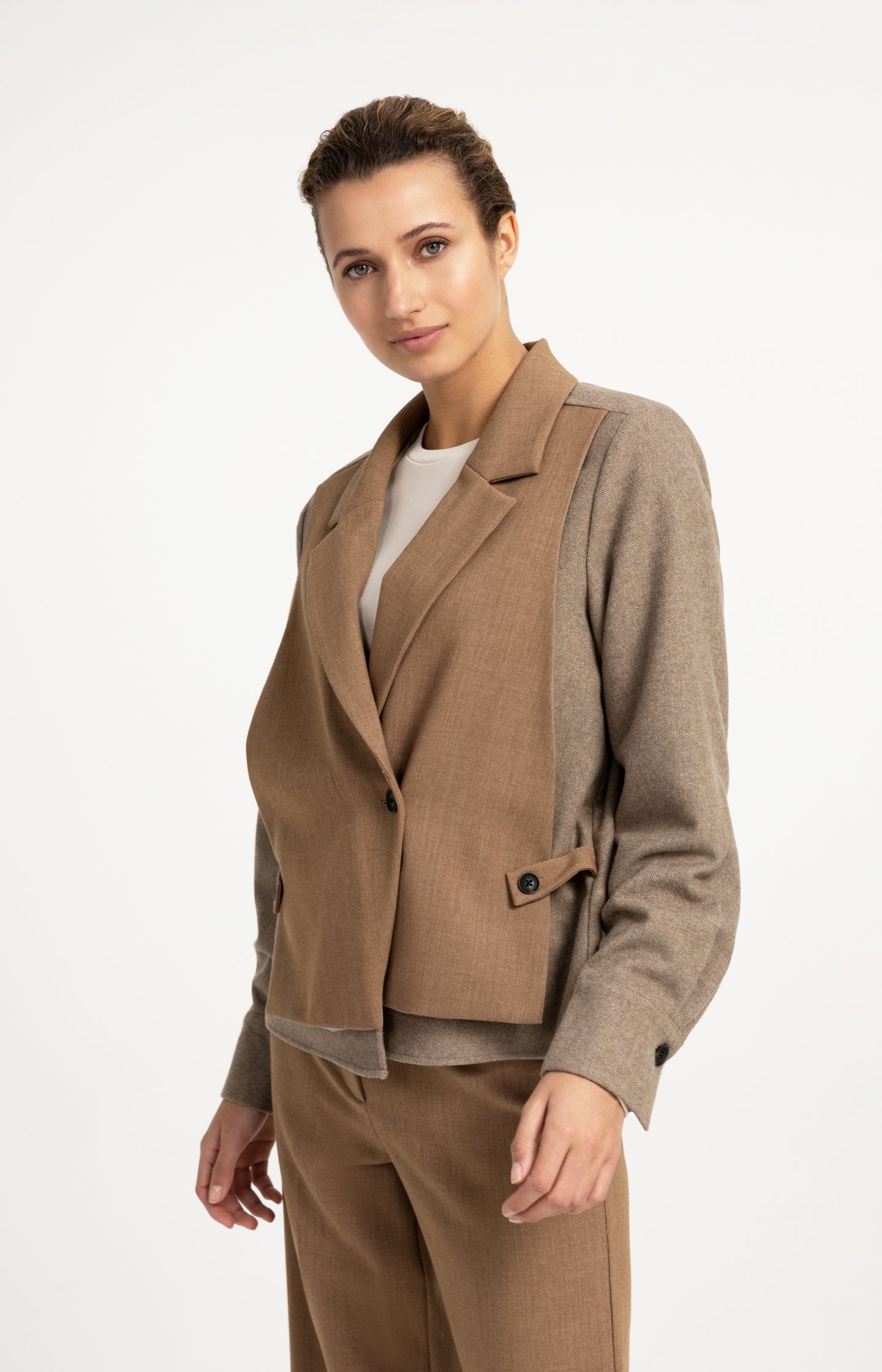 Blazer with contrast fabric and loose fit