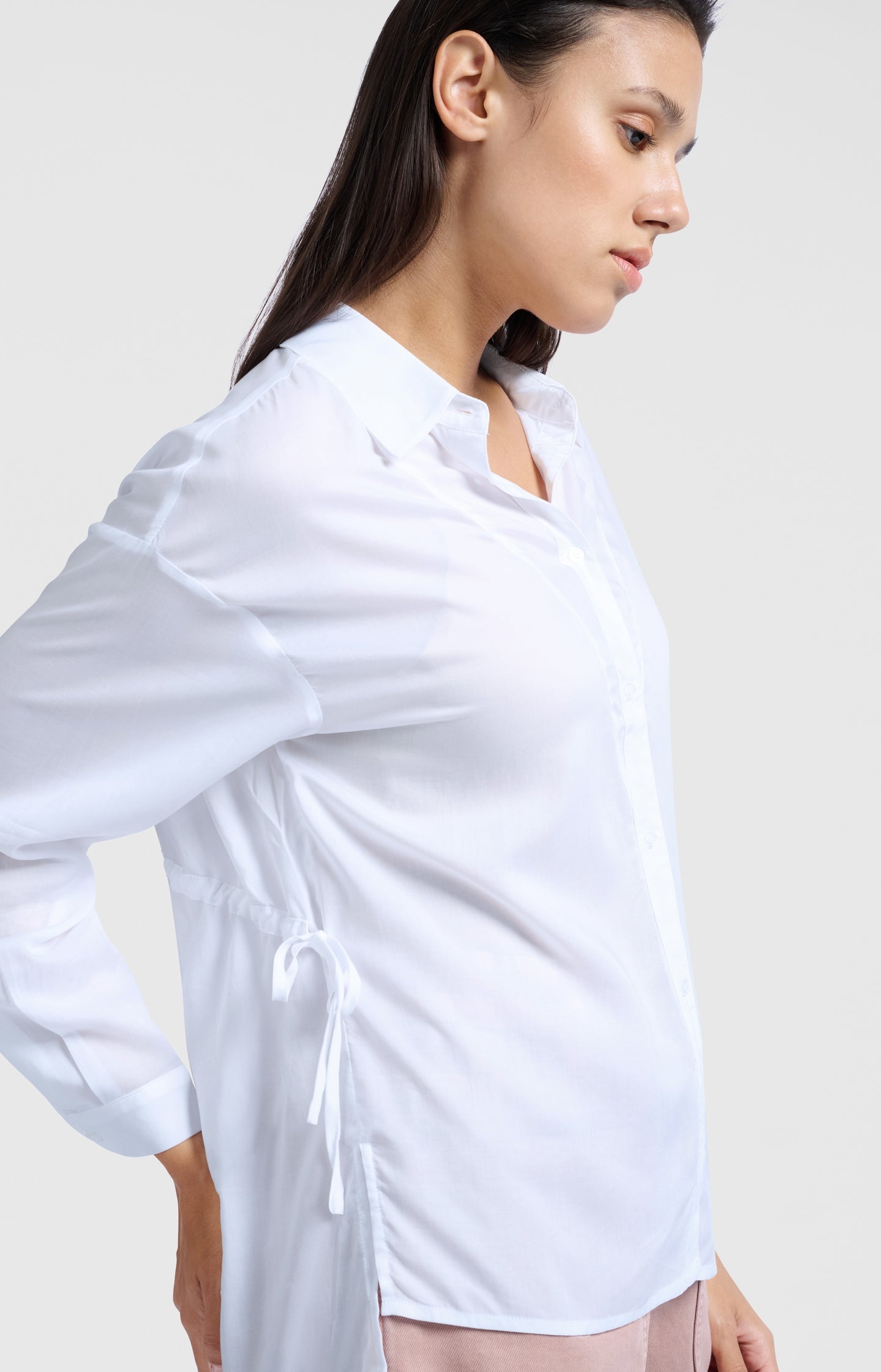 Blouse with adjustable tie strings