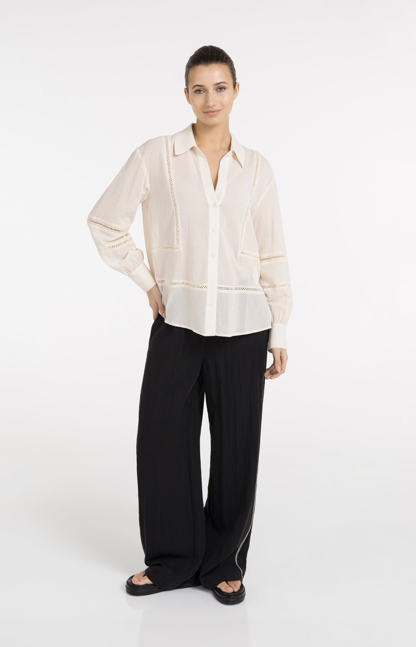 Blouse with long sleeves and lace details