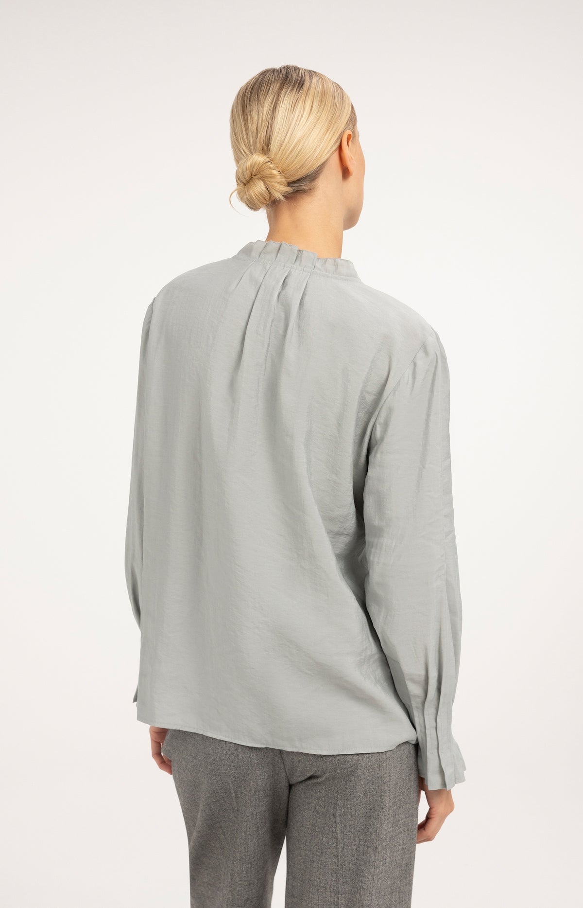 Blouse with pleated collar and cuffs - Illusions Gray