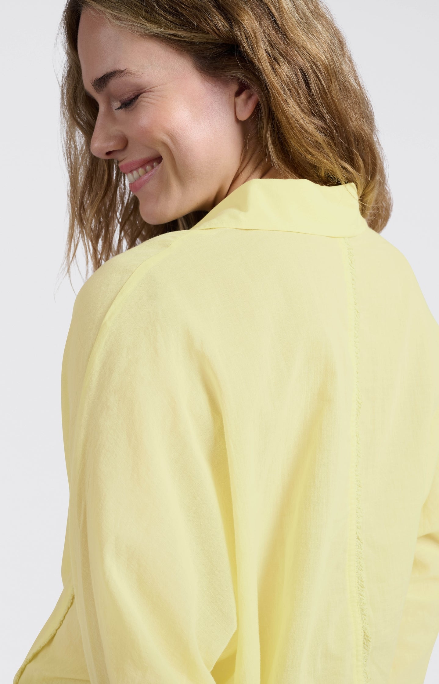 Blouse with subtle stitching details - Type: lookbook