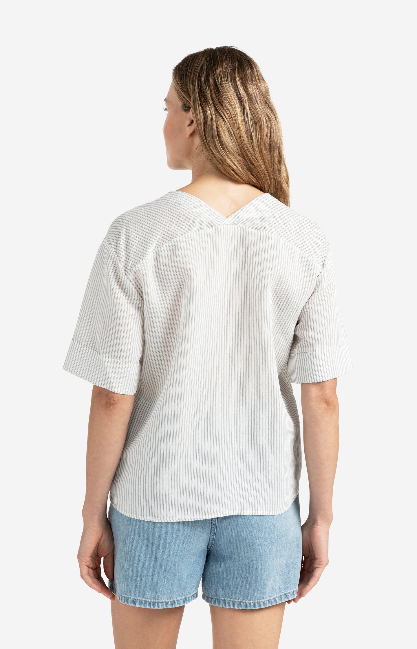 Blouse with V-neck and crossed back