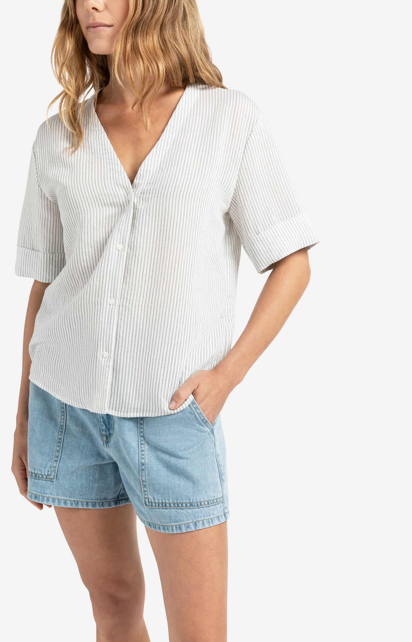 Blouse with V-neck and crossed back