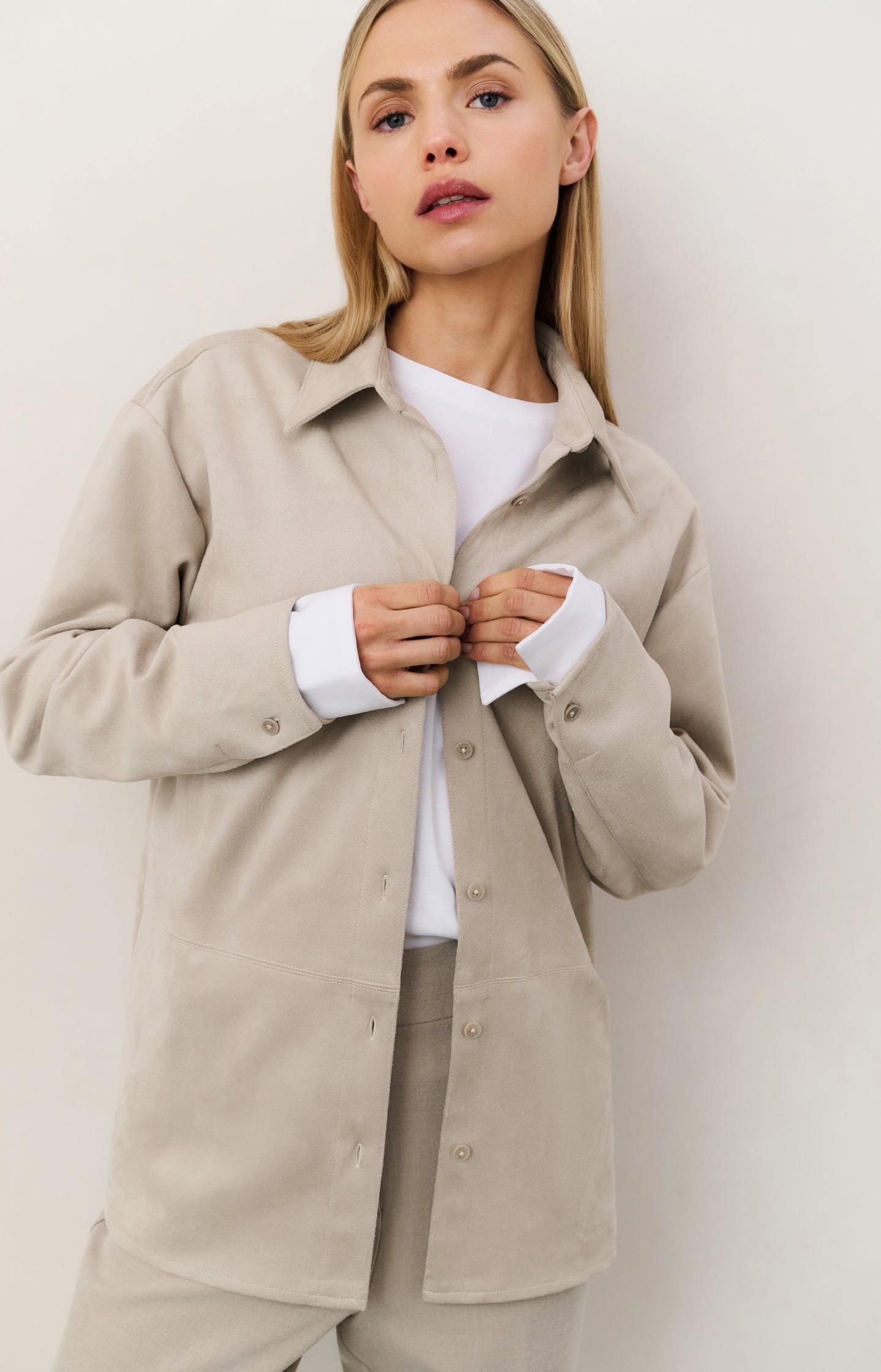 Boouse with suede-look and thin belt