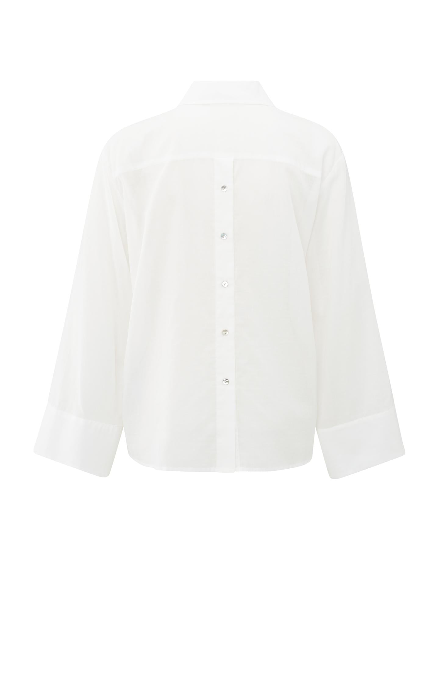 Boyfriend blouse with buttons on the back