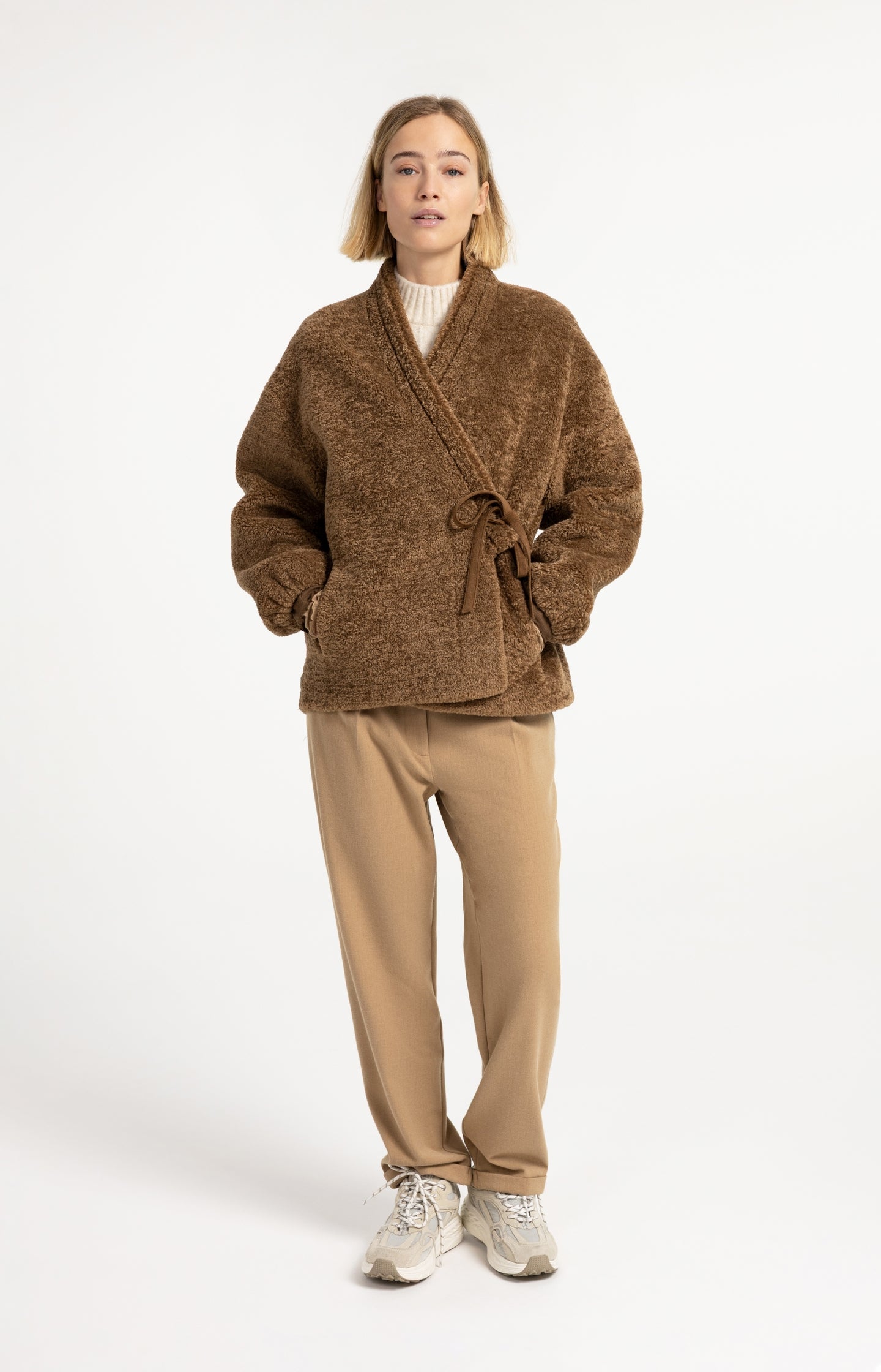 Cable knit sweater with short sleeves