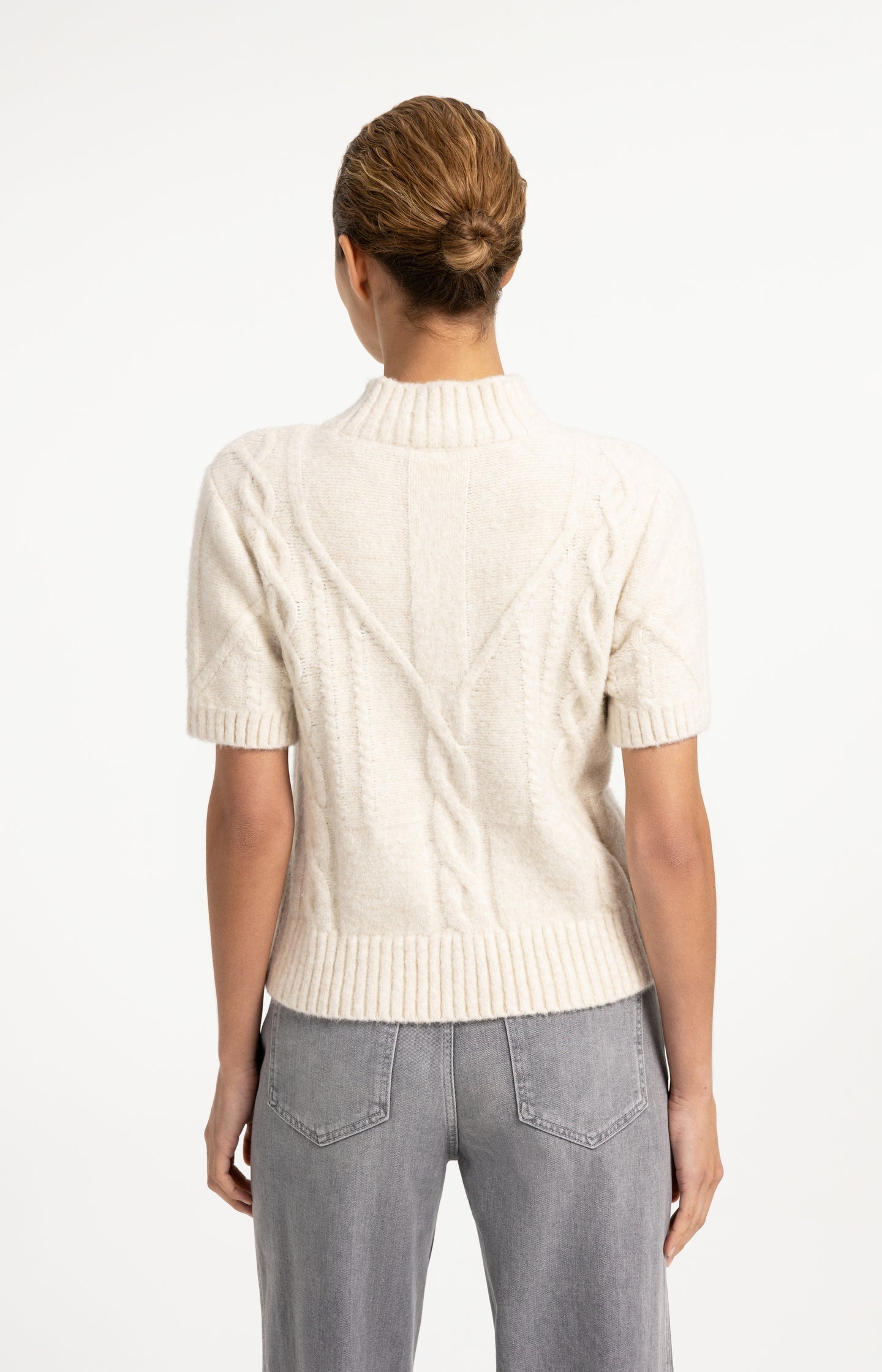 Cable knit sweater with short sleeves