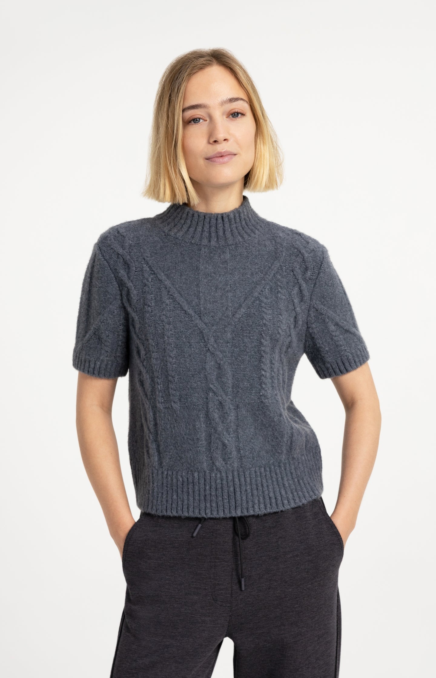 Cable knit sweater with short sleeves
