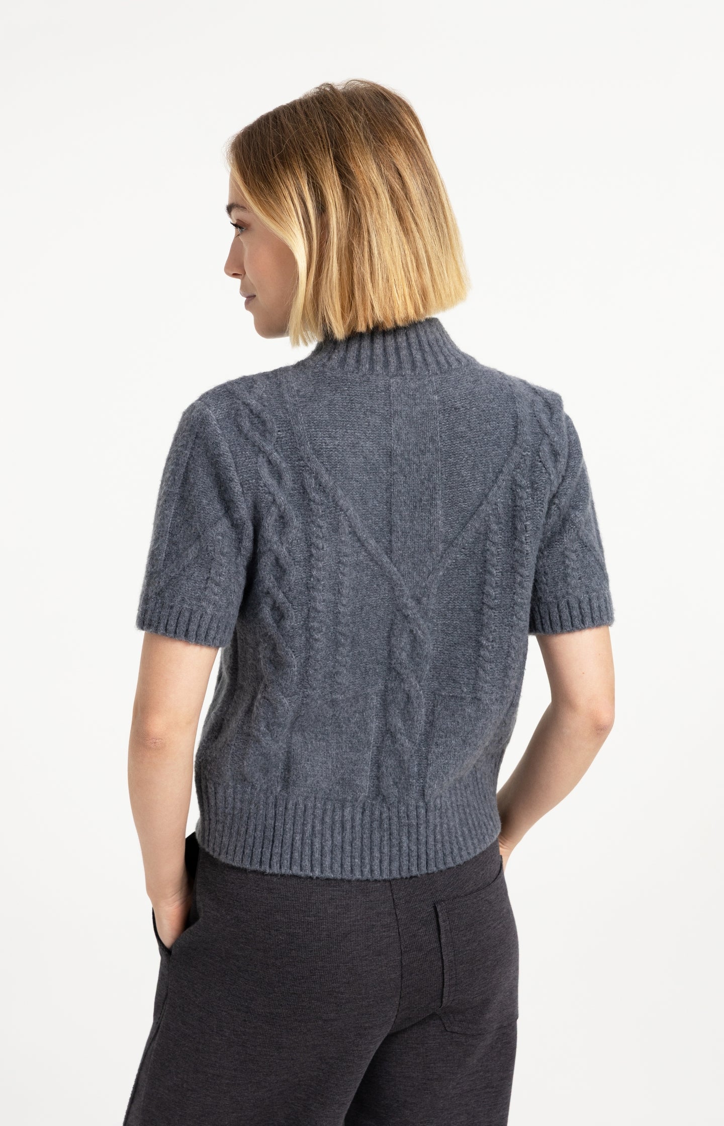 Cable knit sweater with short sleeves