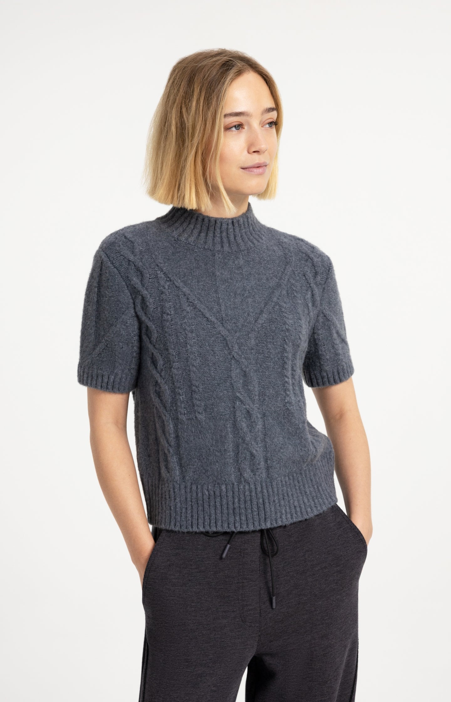 Cable knit sweater with short sleeves