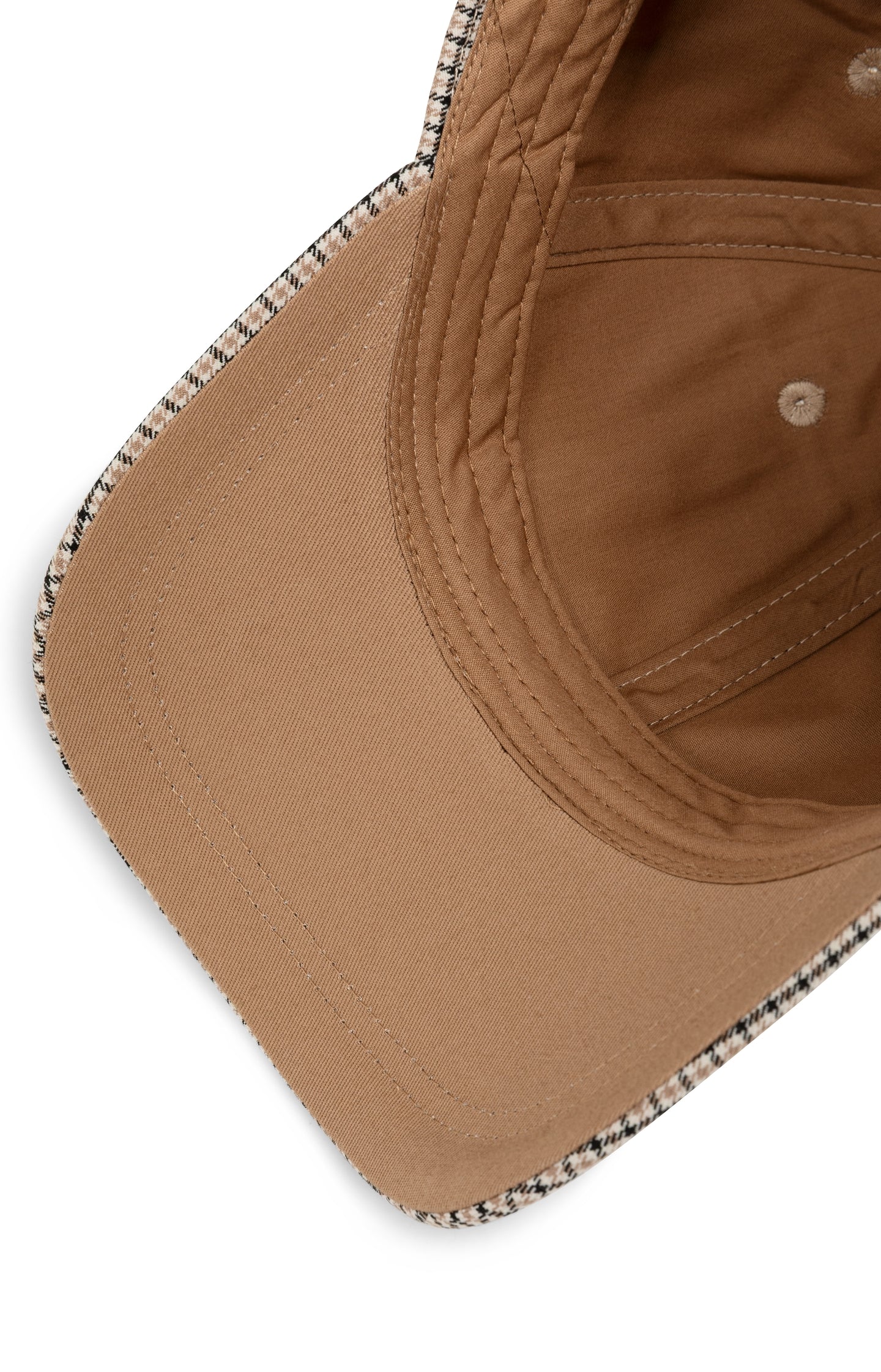 Cap with woven check pattern - Type: video