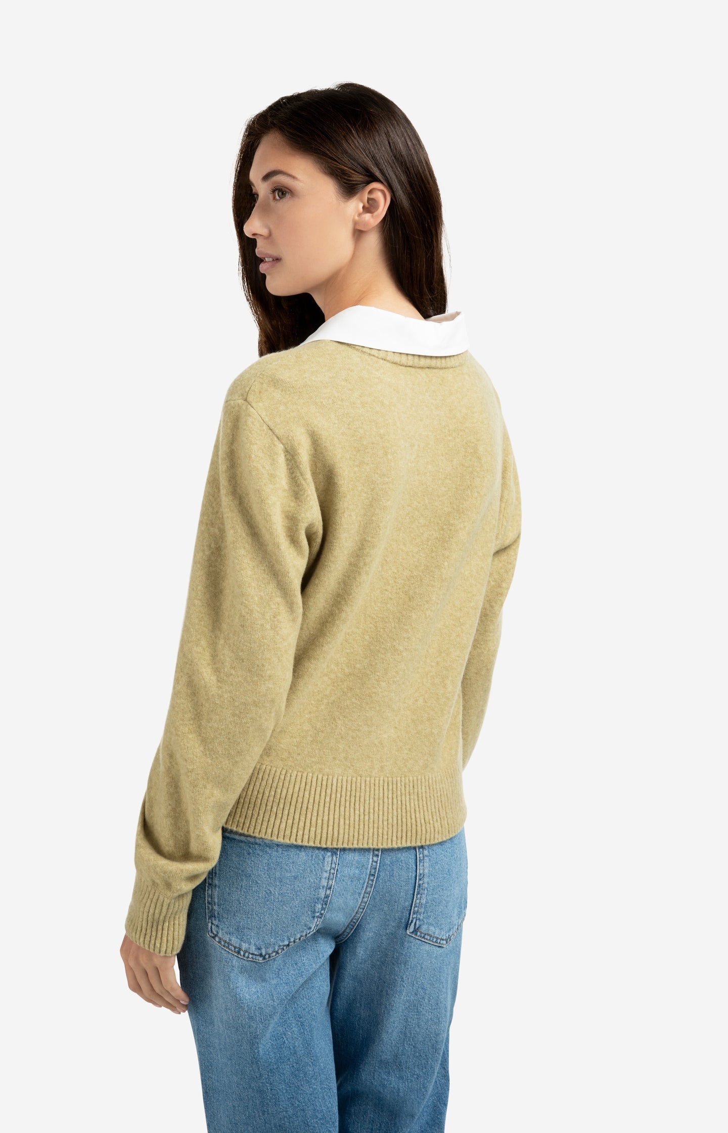 Cardigan with detachable collar and button closure
