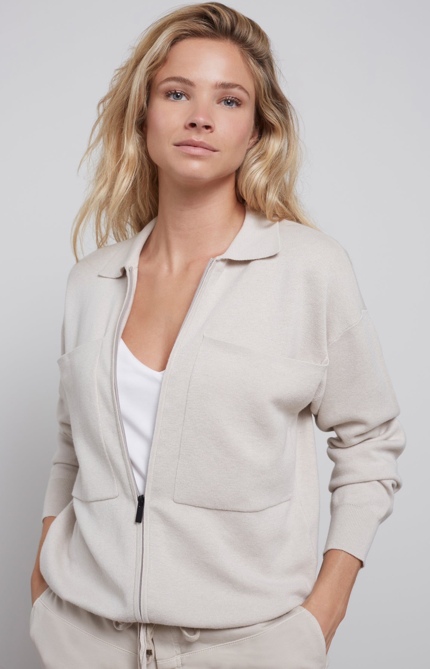 Cardigan with long sleeves, zipper, drawstring and pockets