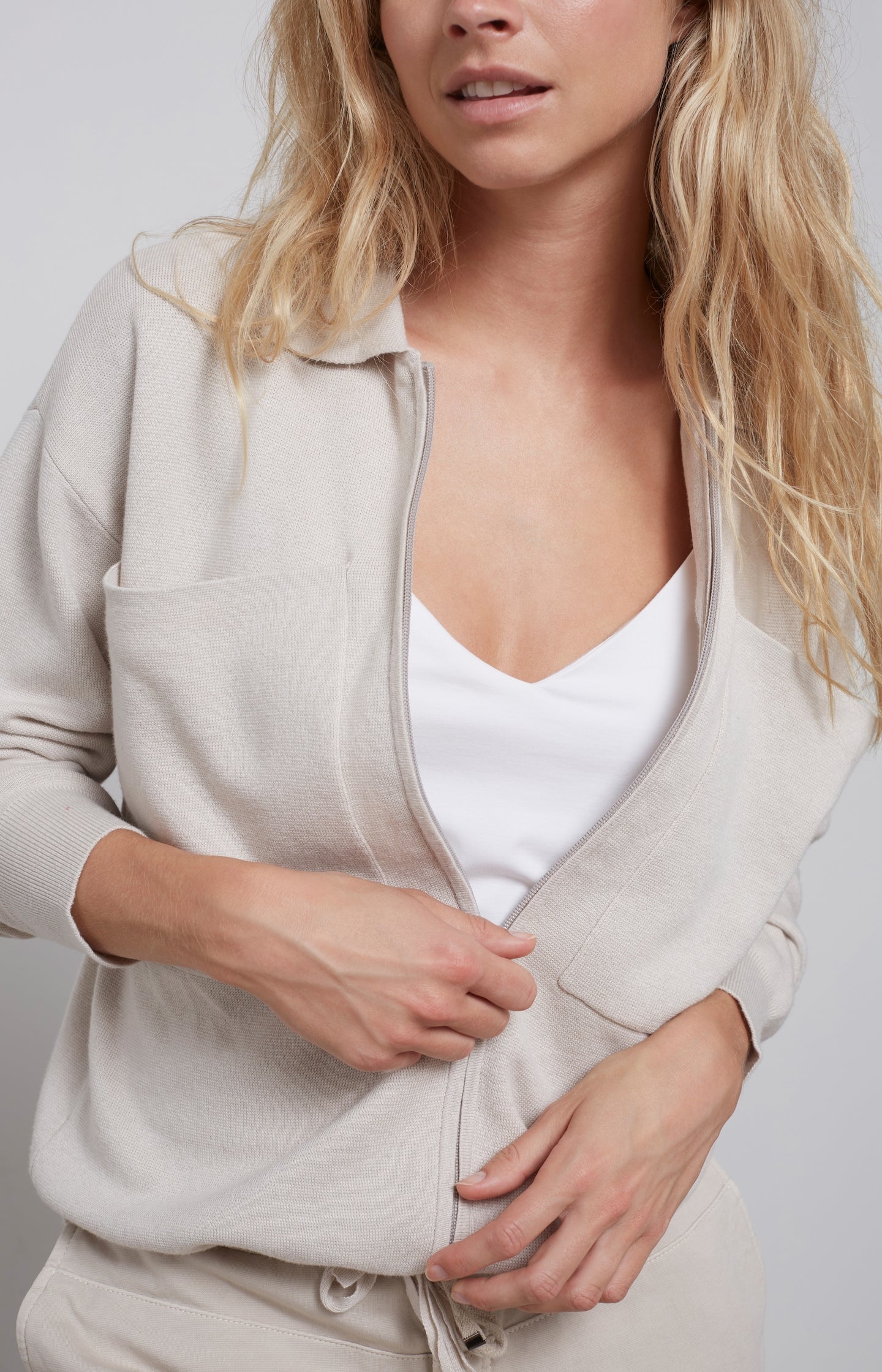 Cardigan with long sleeves, zipper, drawstring and pockets