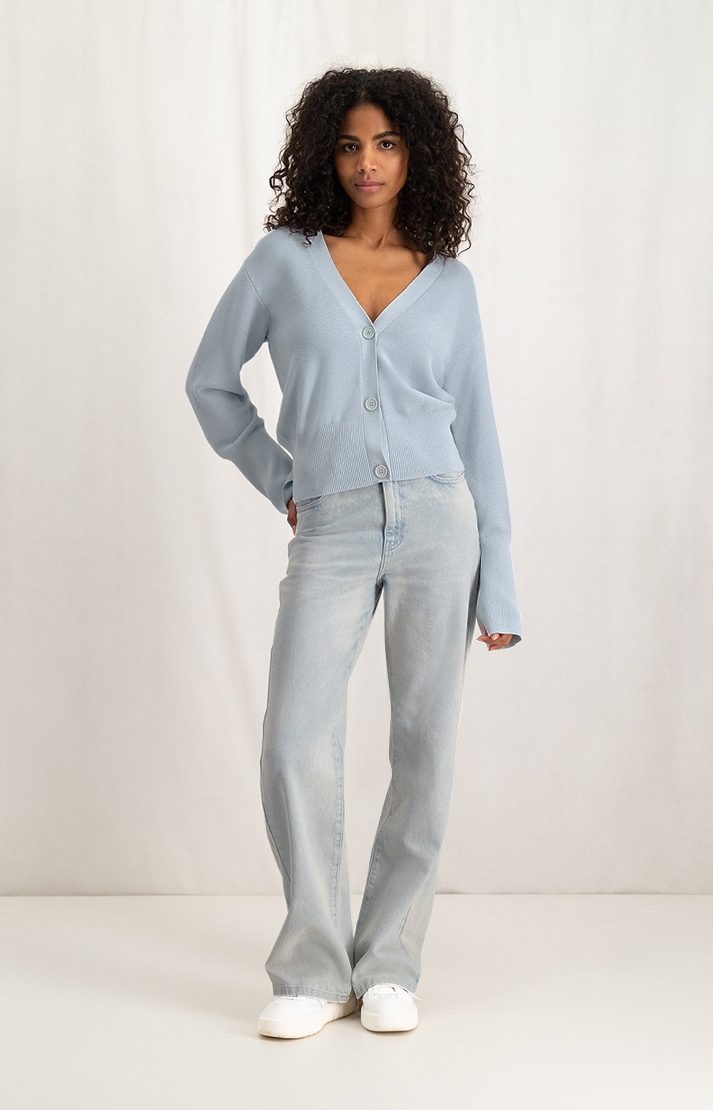 Cardigan with V-neck,buttons and long wide sleeves - Type: lookbook