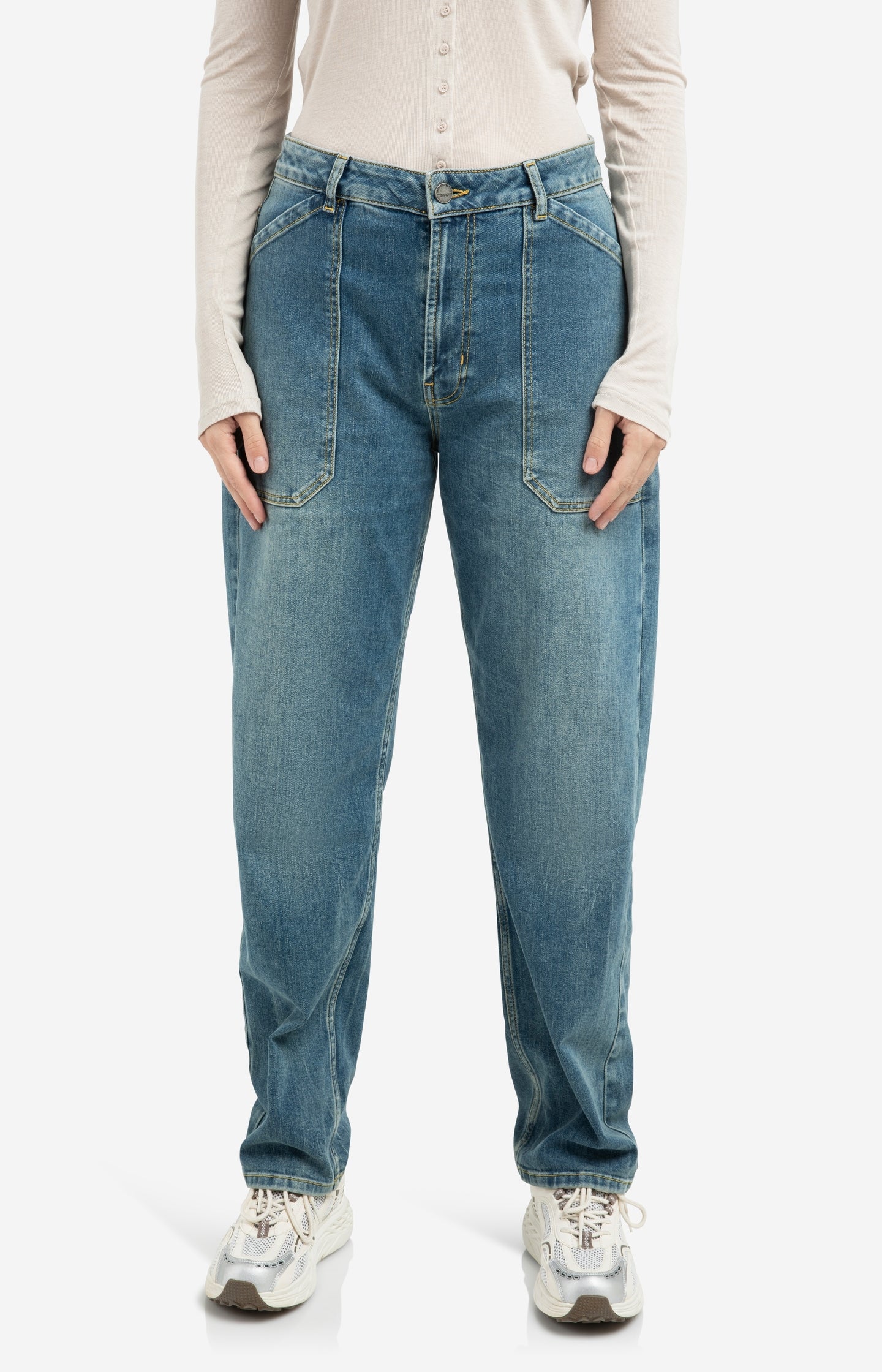 Cargo jeans with low crotch and wide legs