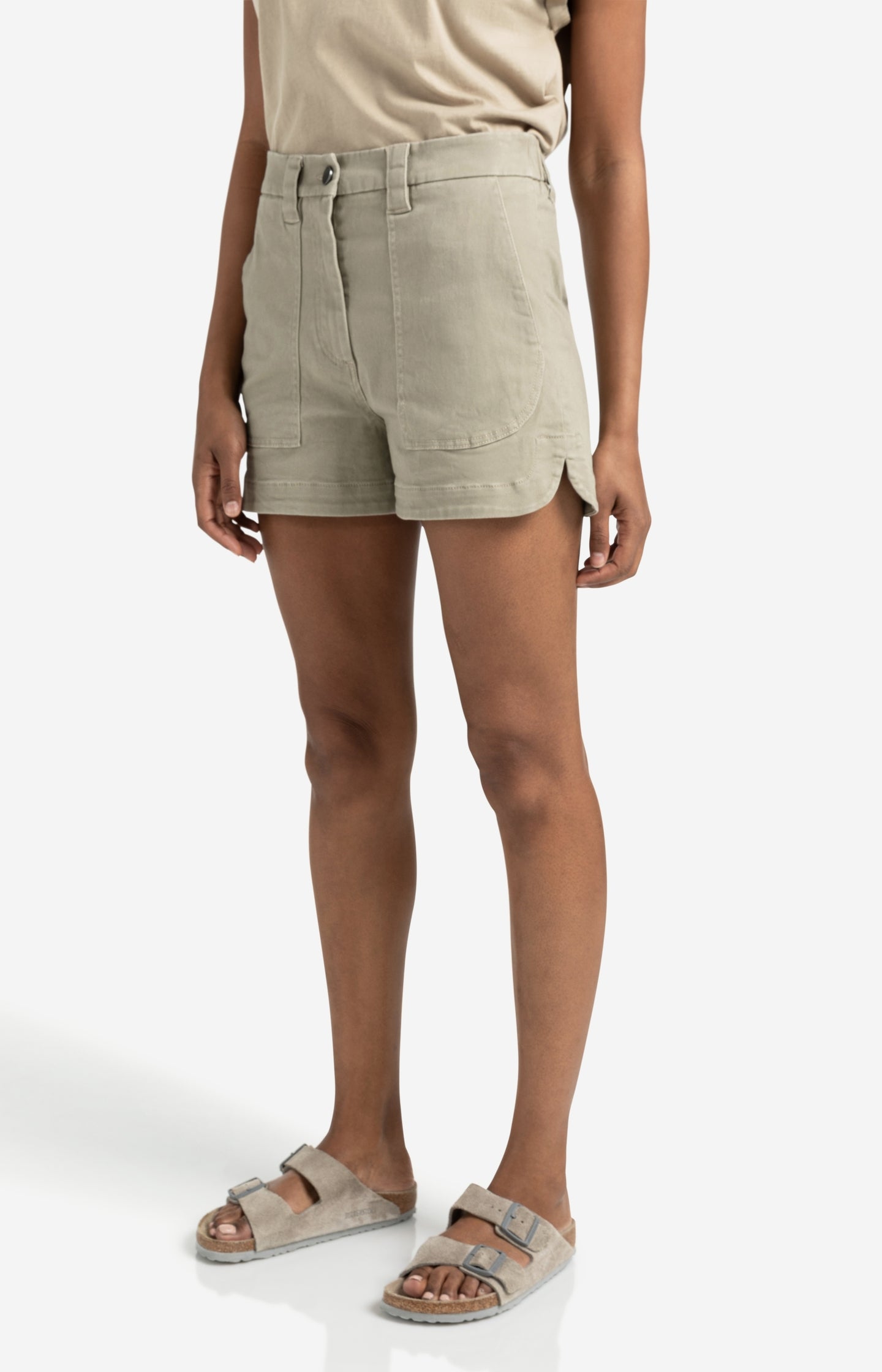 Cargo shorts with patch pockets and elastic waistband