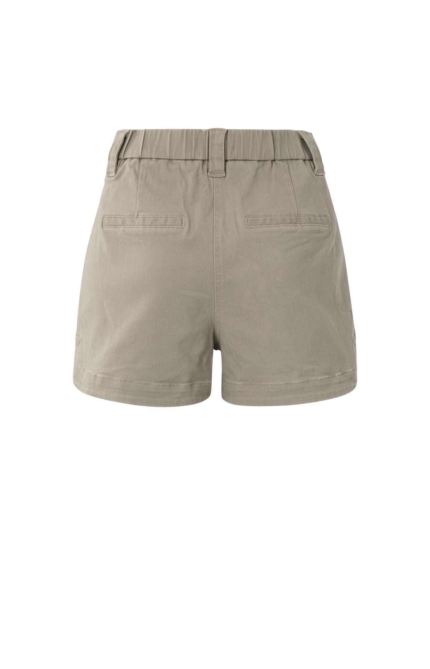 Cargo shorts with patch pockets and elastic waistband
