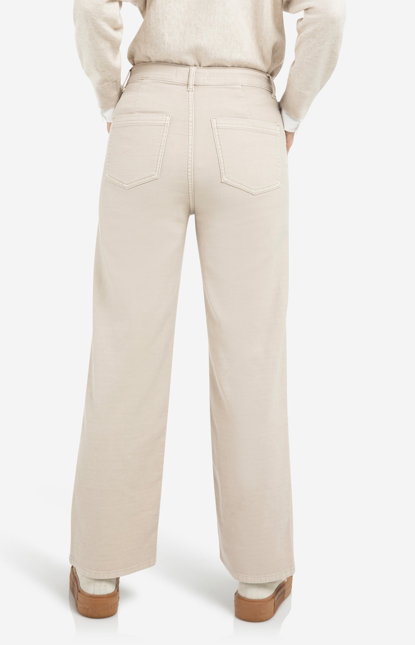 Cargo trousers with straight legs and patch pockets (L32)