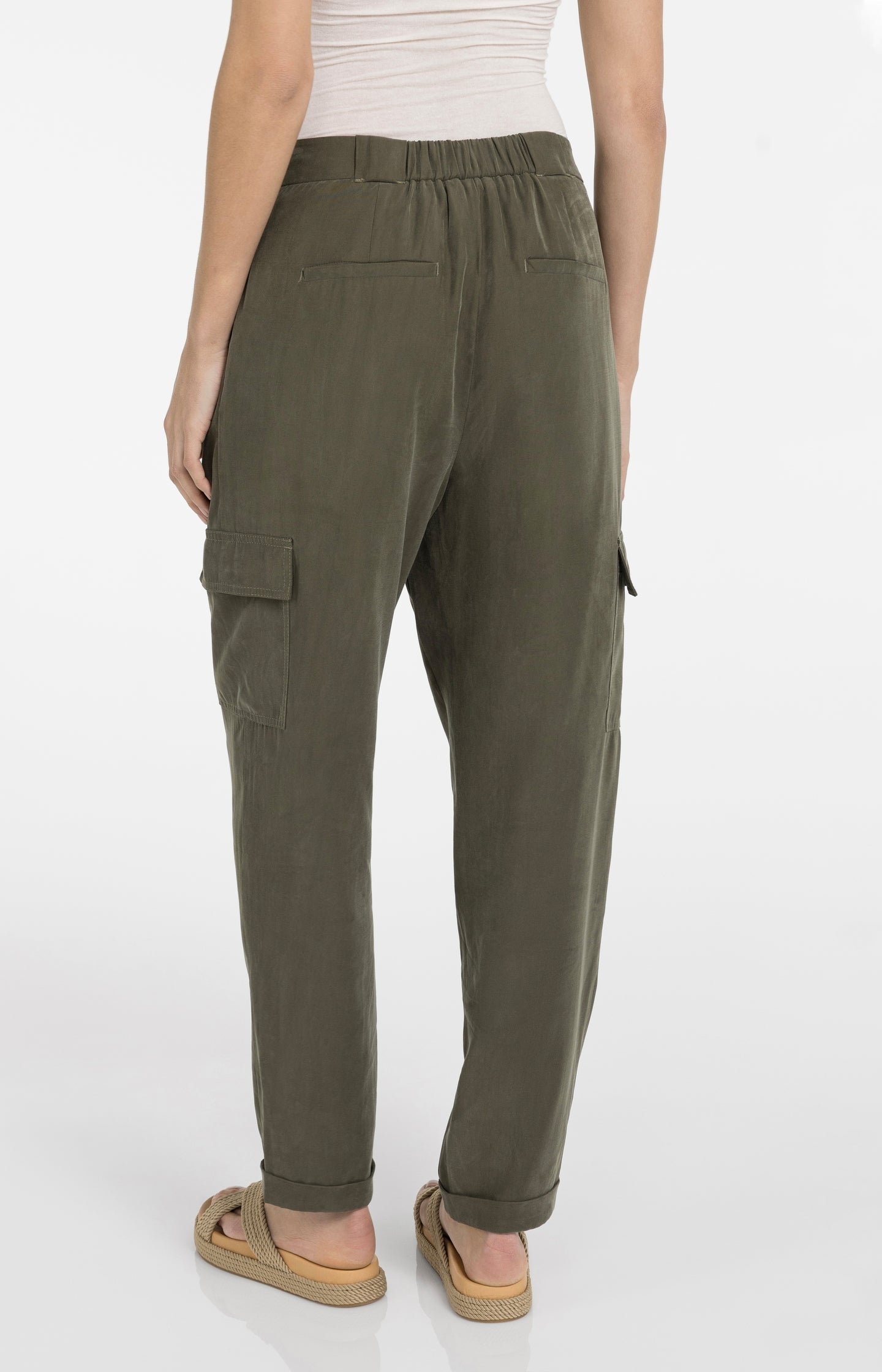 Cargo trousers with straight legs and pleats