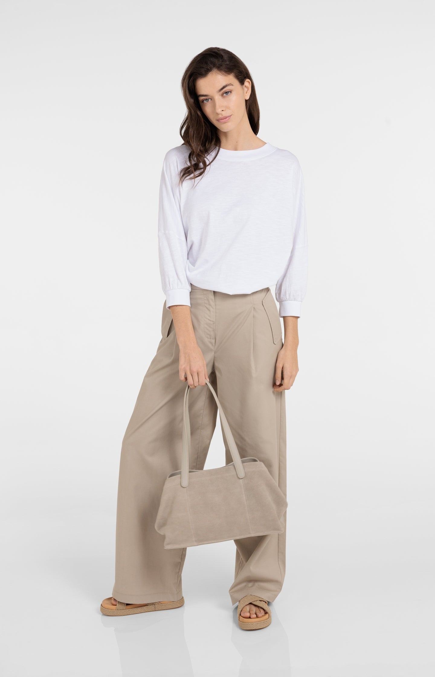 Cargo trousers with wide legs and pleat details - L32