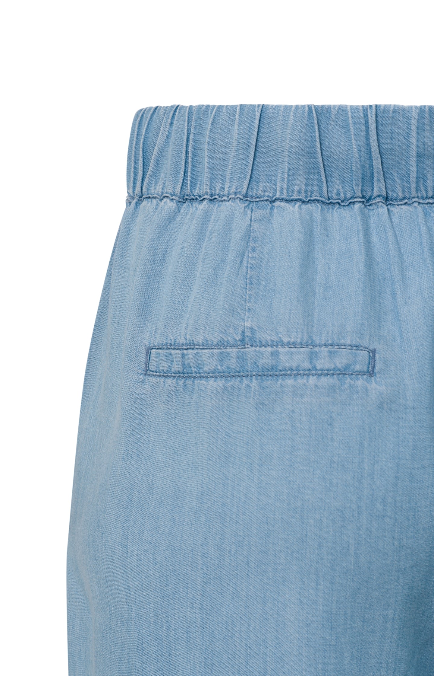 Chambray shorts with elastic waist, pockets and drawstring