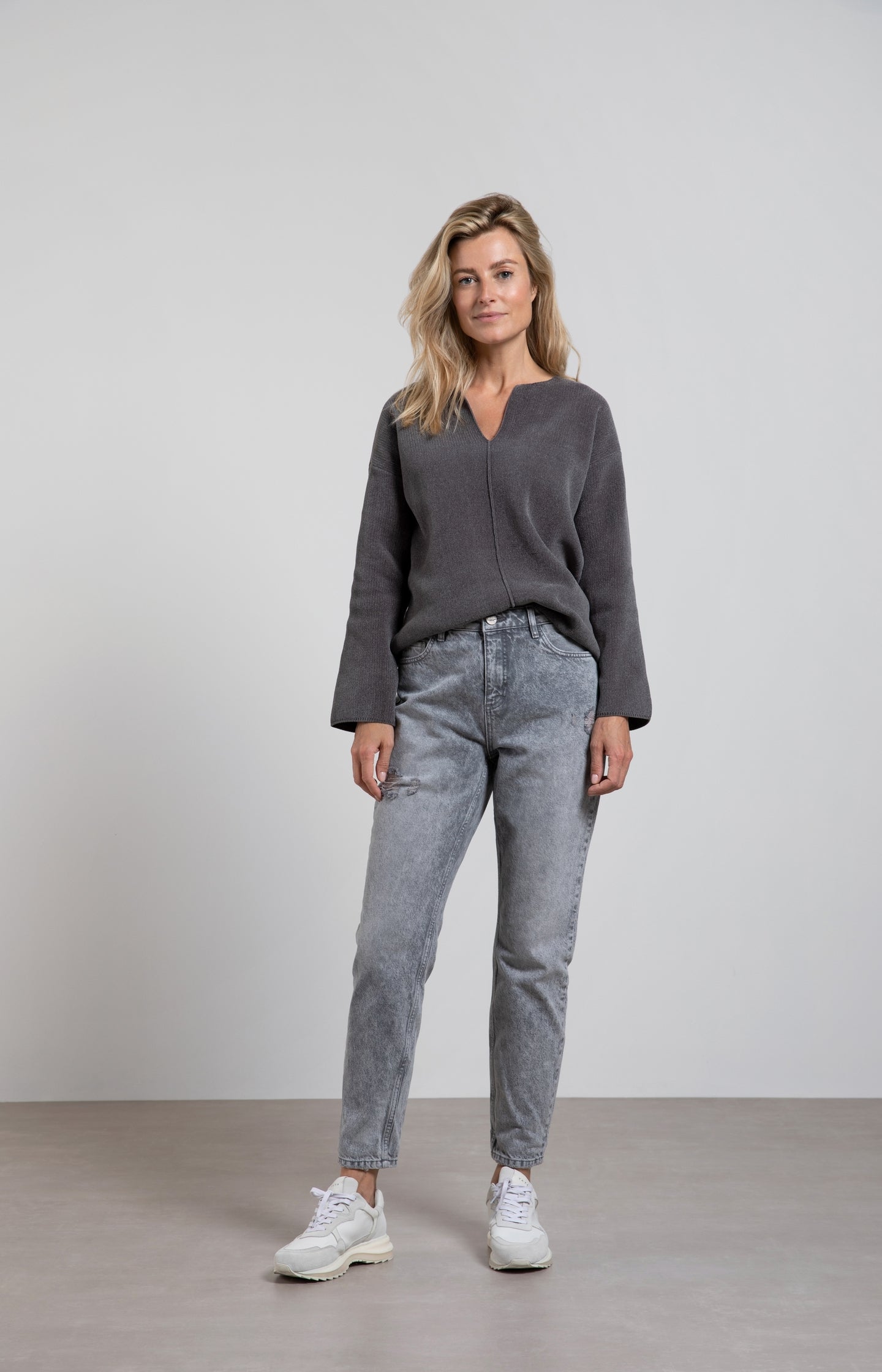 Chenille sweater with V-neck, long sleeves and seam detail