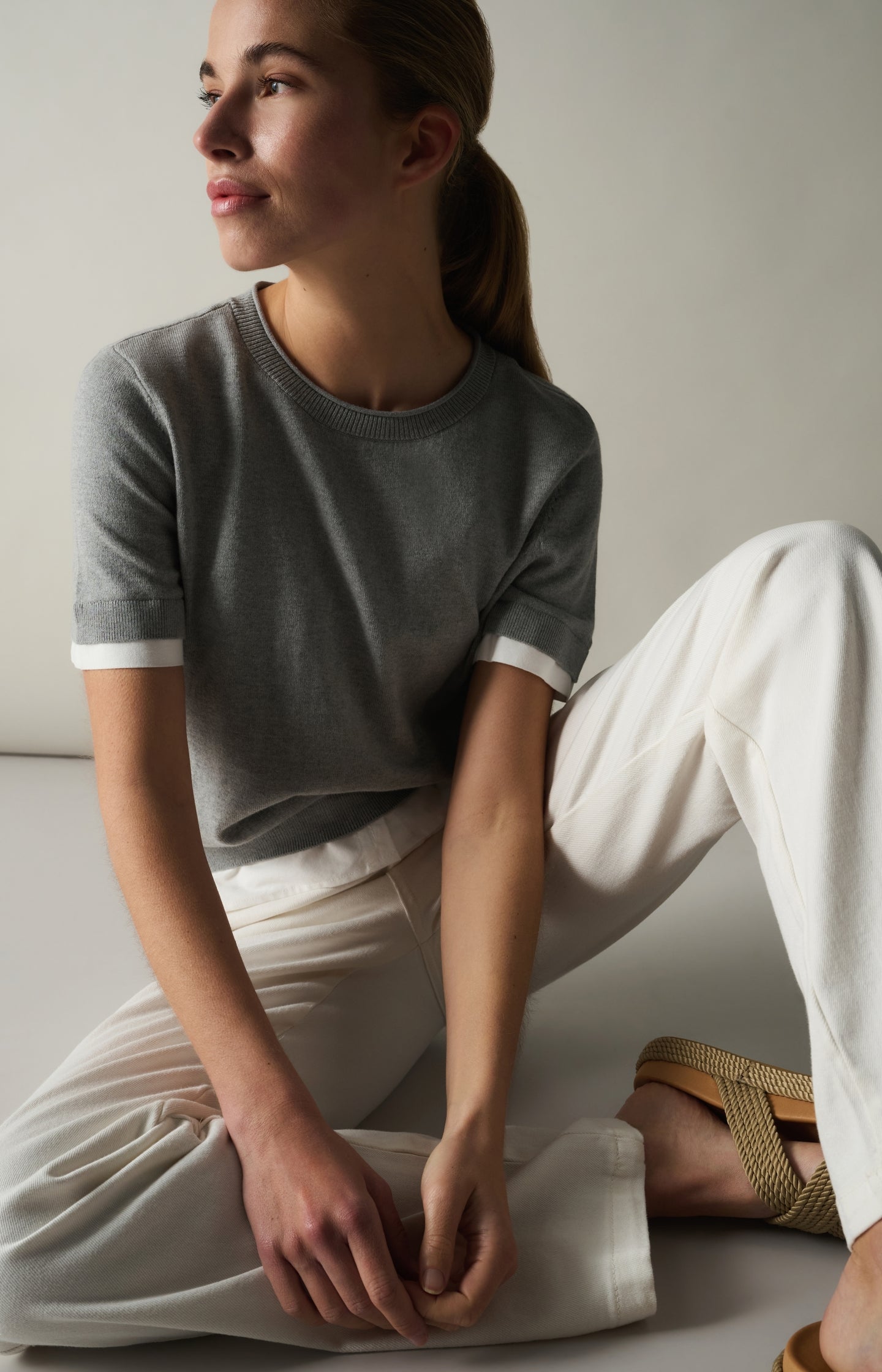 Chino jeans with straight legs and welt pockets (L32)