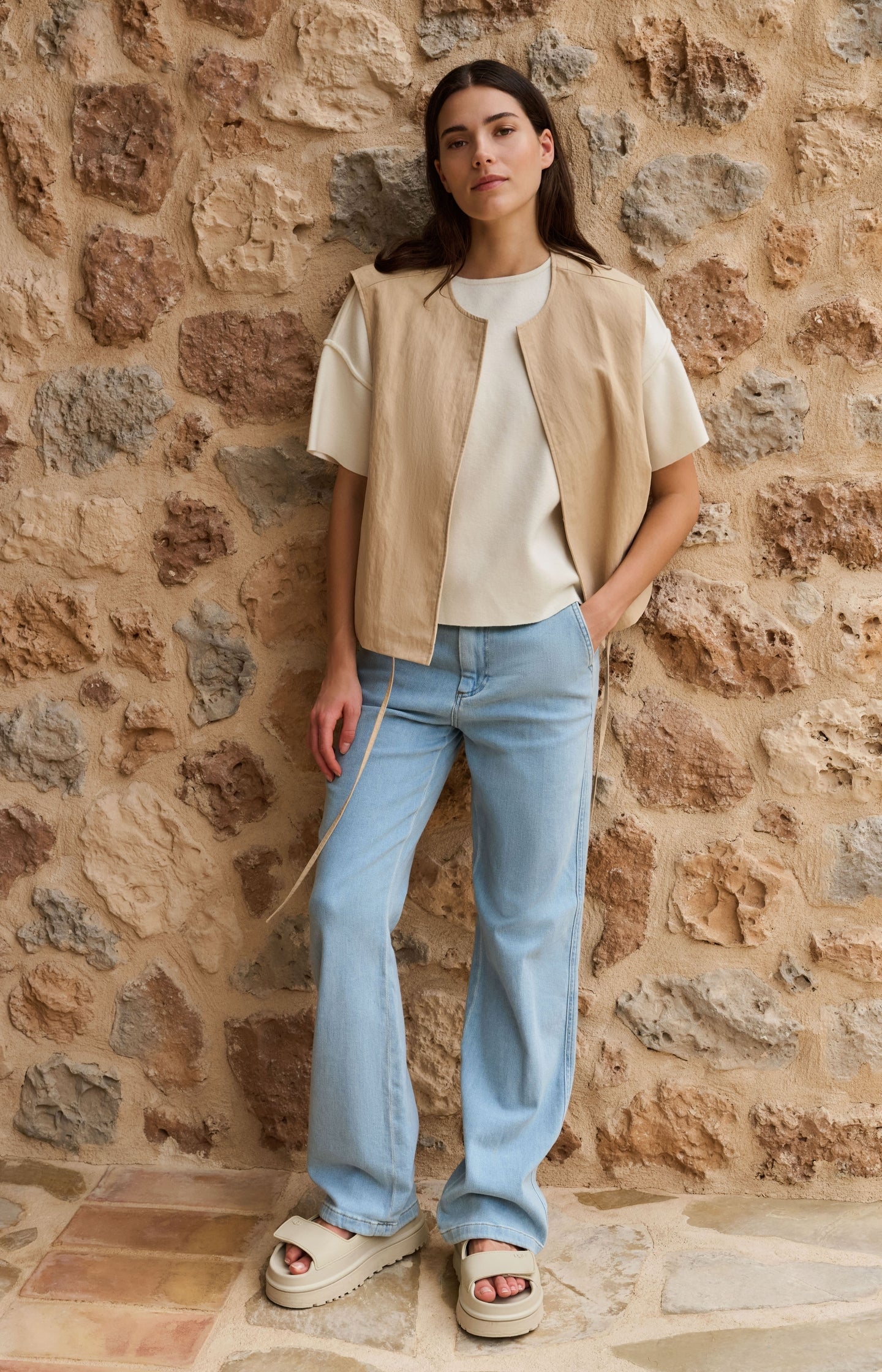 Chino jeans with straight legs and welt pockets (L32)