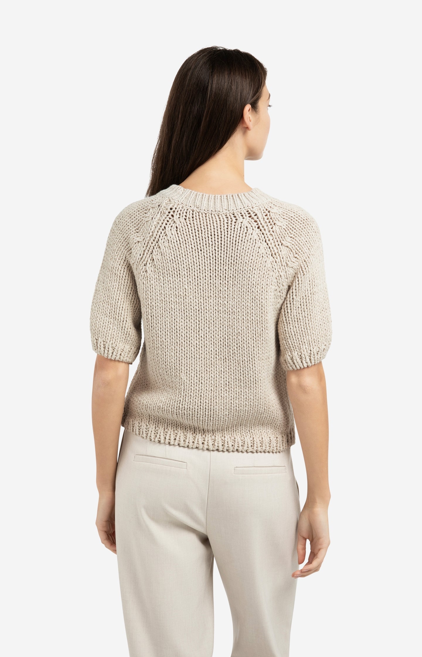 Chunky knit sweater with short sleeves and round neck