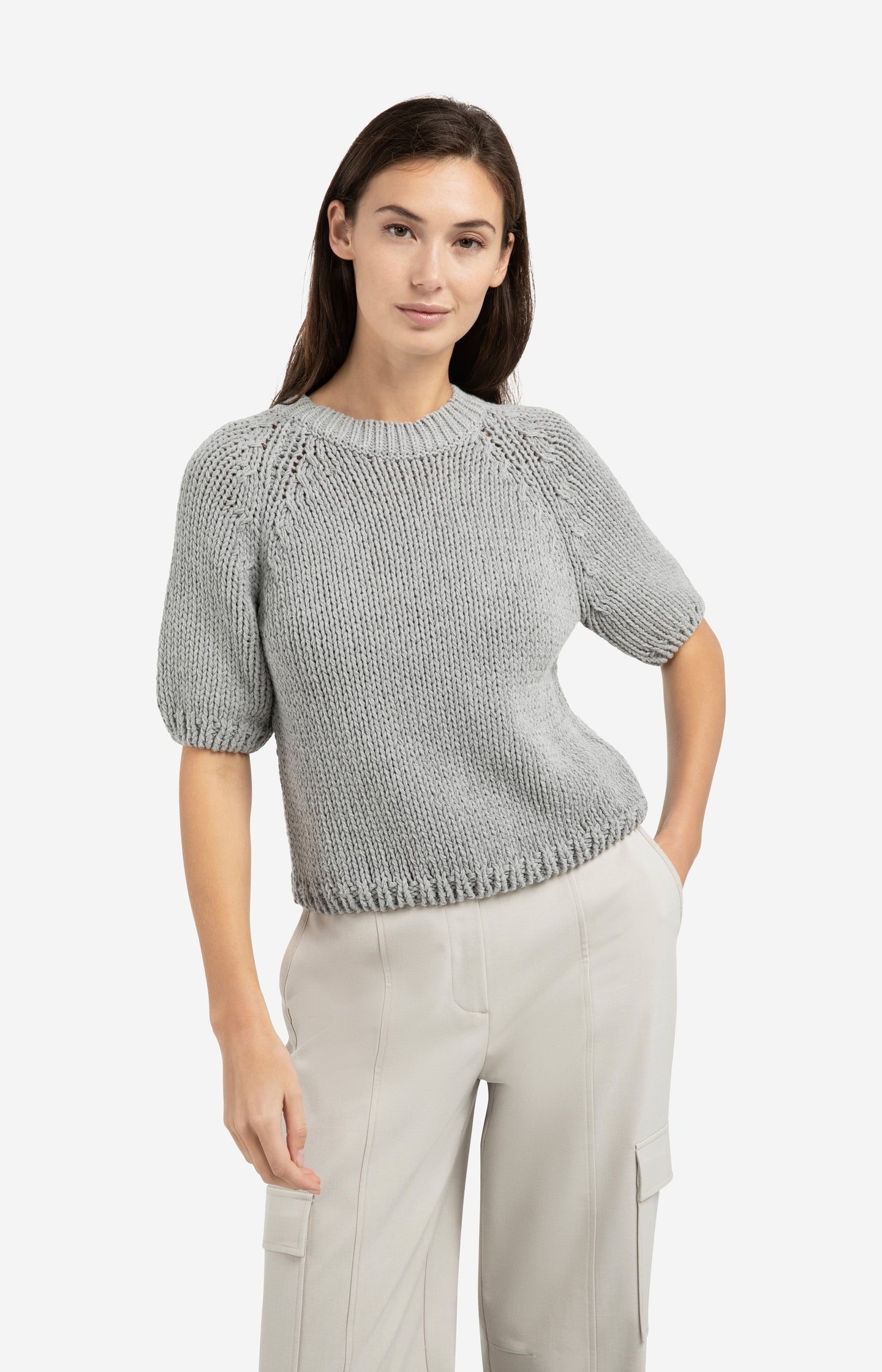 Chunky knit sweater with short sleeves and round neck