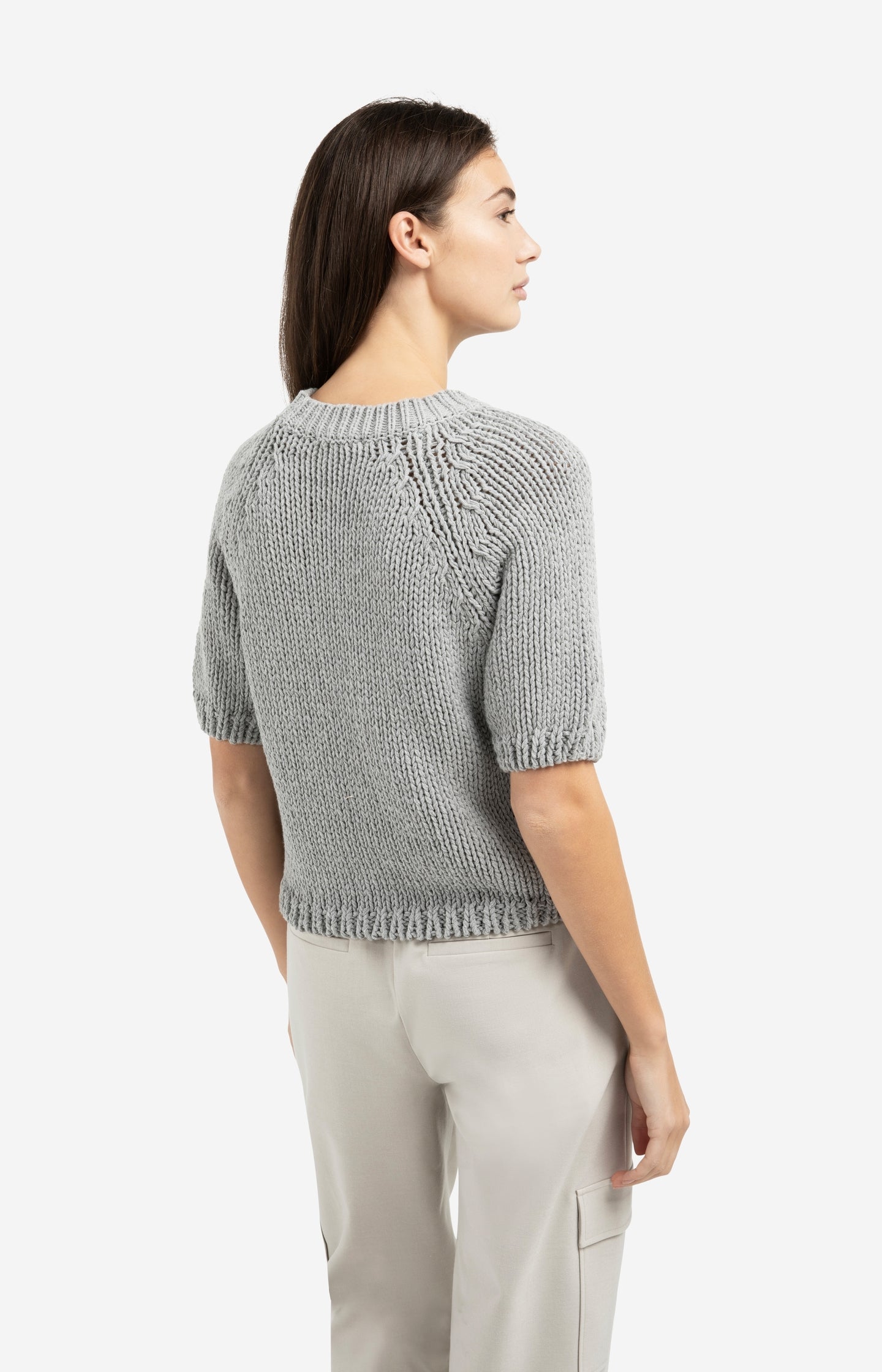 Chunky knit sweater with short sleeves and round neck