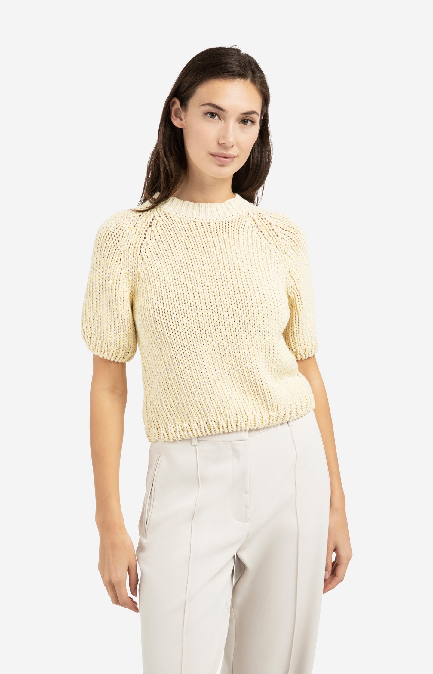 Chunky knit sweater with short sleeves and round neck