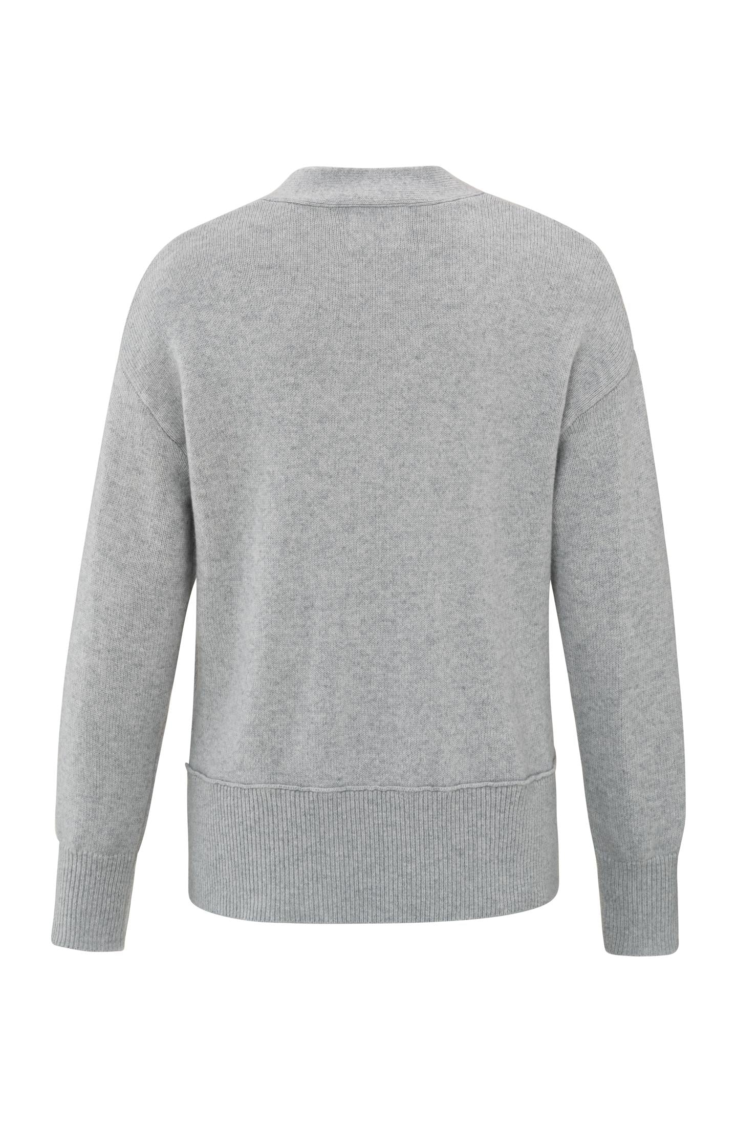 Classic cardigan with long sleeves, V-neck and buttons