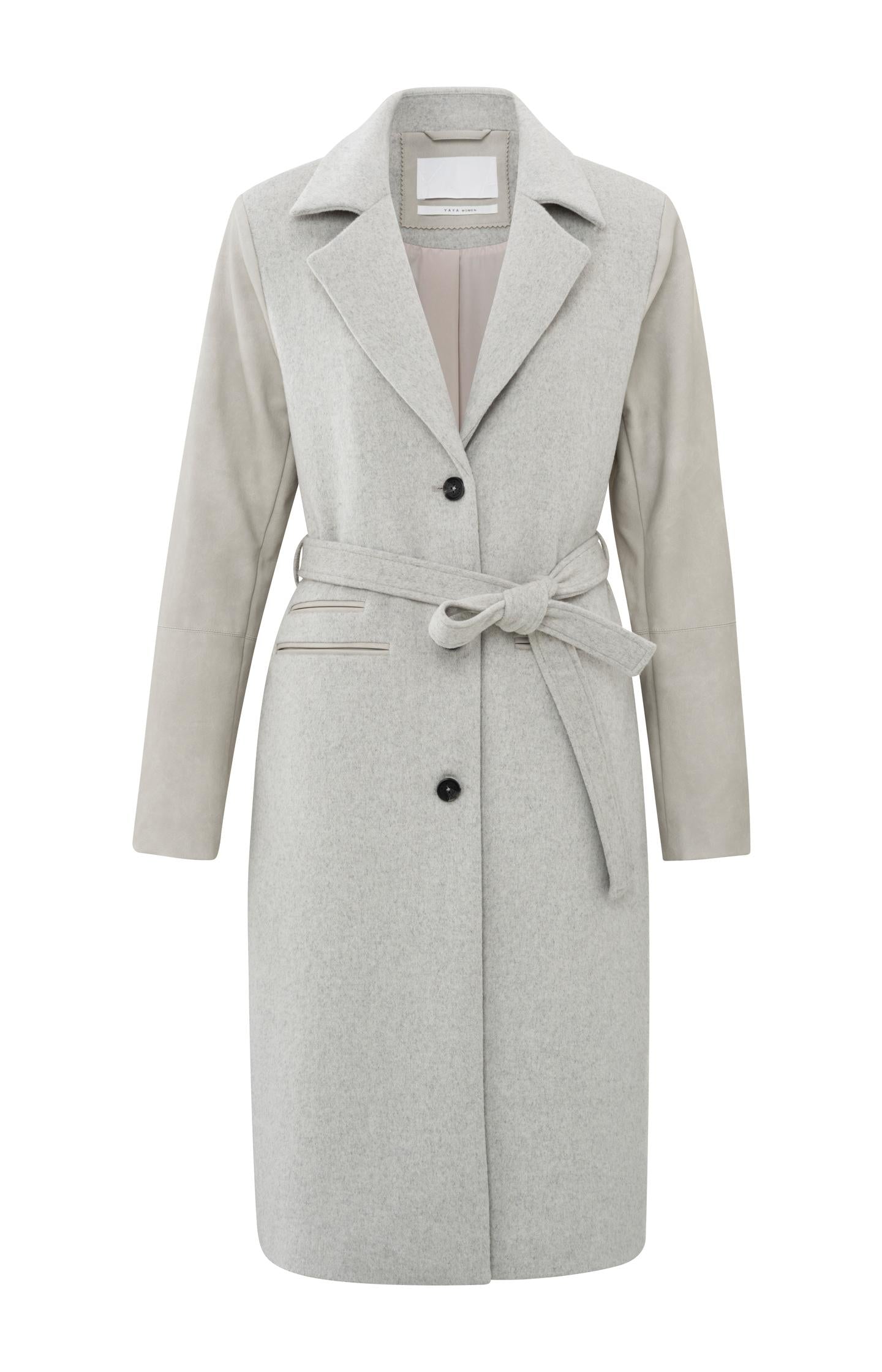 Coat with collar, long sleeves with zipper detail and belt